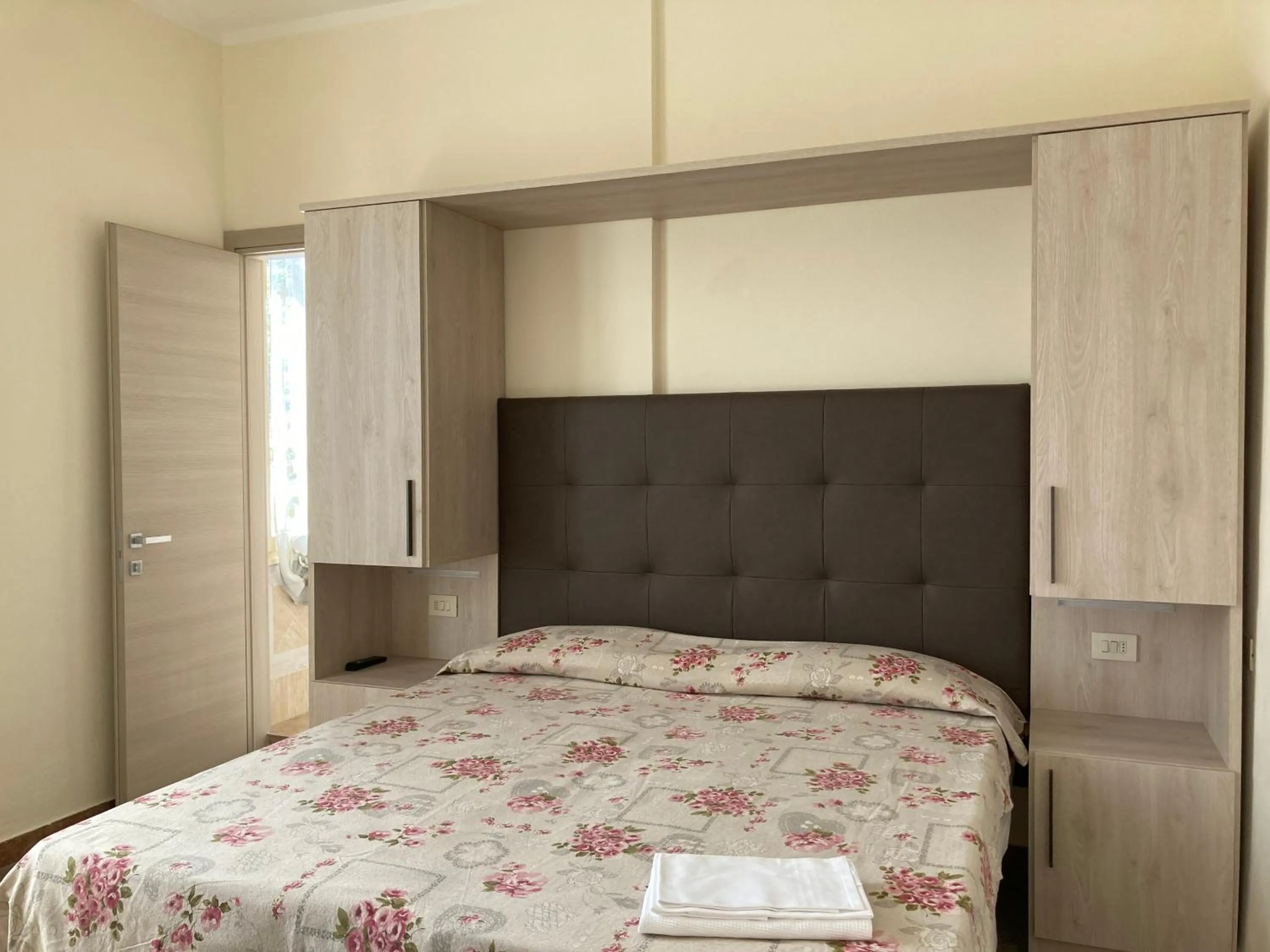 Bed in Hotel Verdesolemare