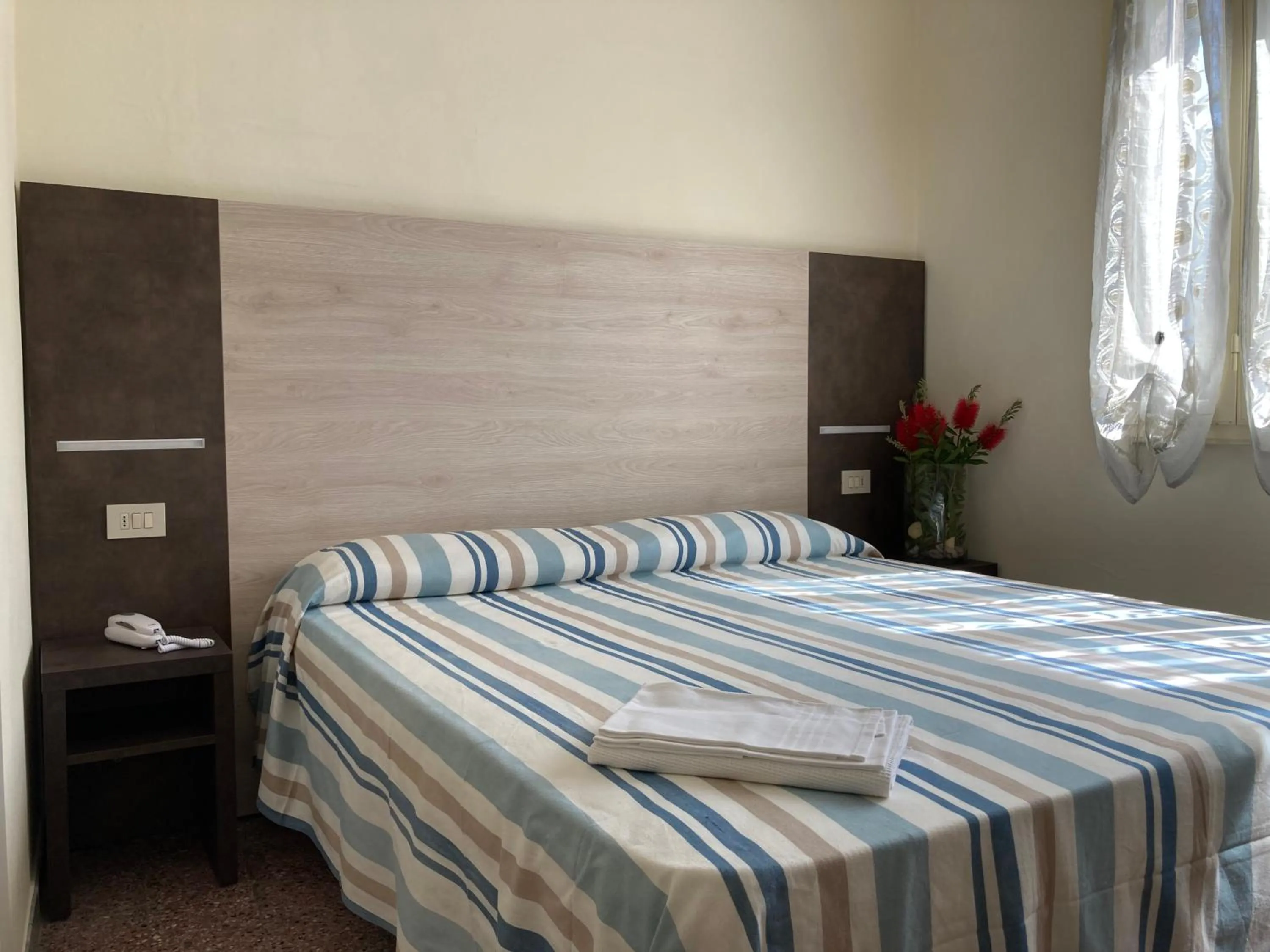 Photo of the whole room, Bed in Hotel Verdesolemare