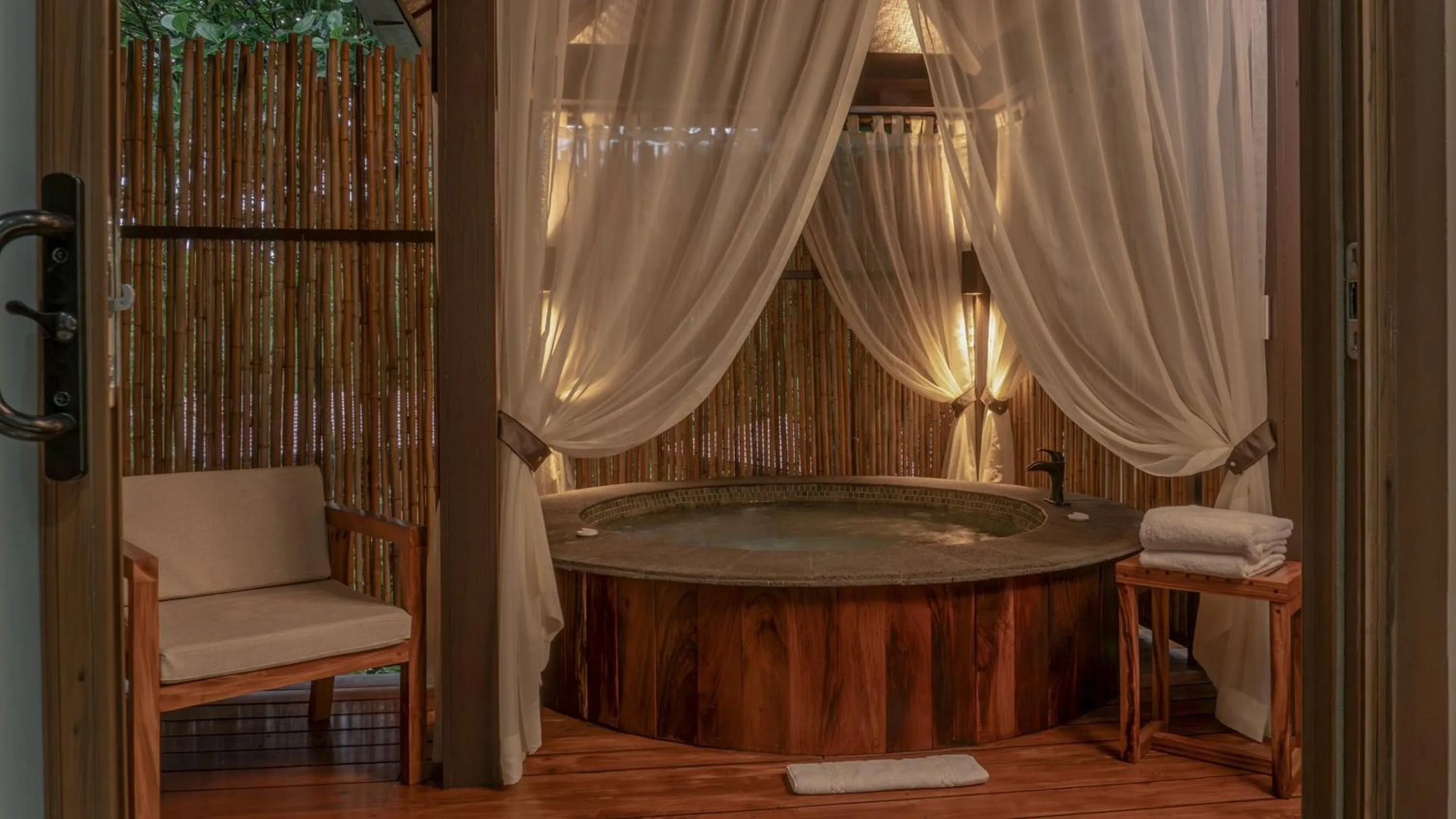 Hot Tub in El Silencio Lodge & Spa Costa Rica