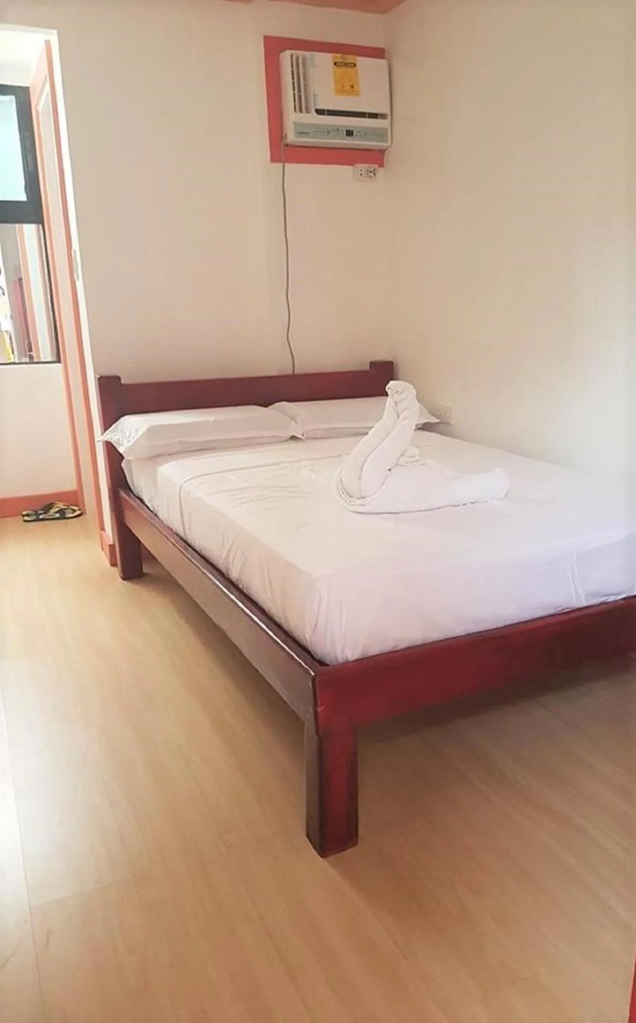 Bed in Catalina`s Inn family room