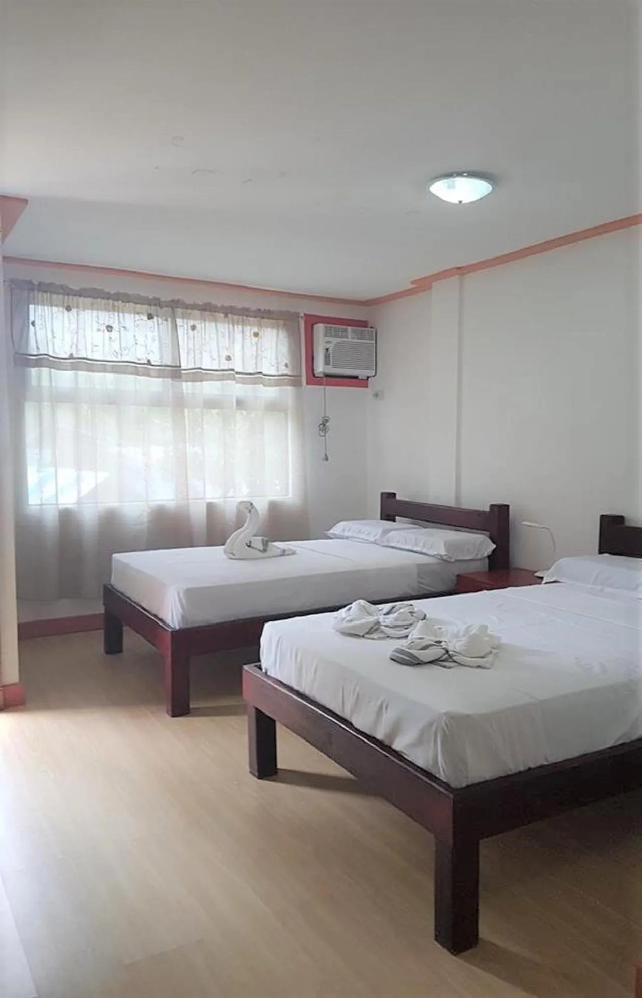 Bedroom, Bed in Catalina`s Inn family room