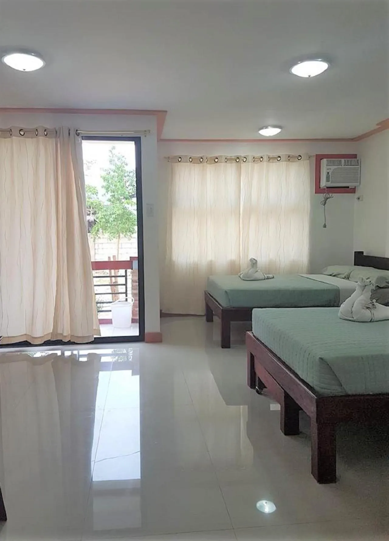 Bedroom, Bed in Catalina`s Inn family room