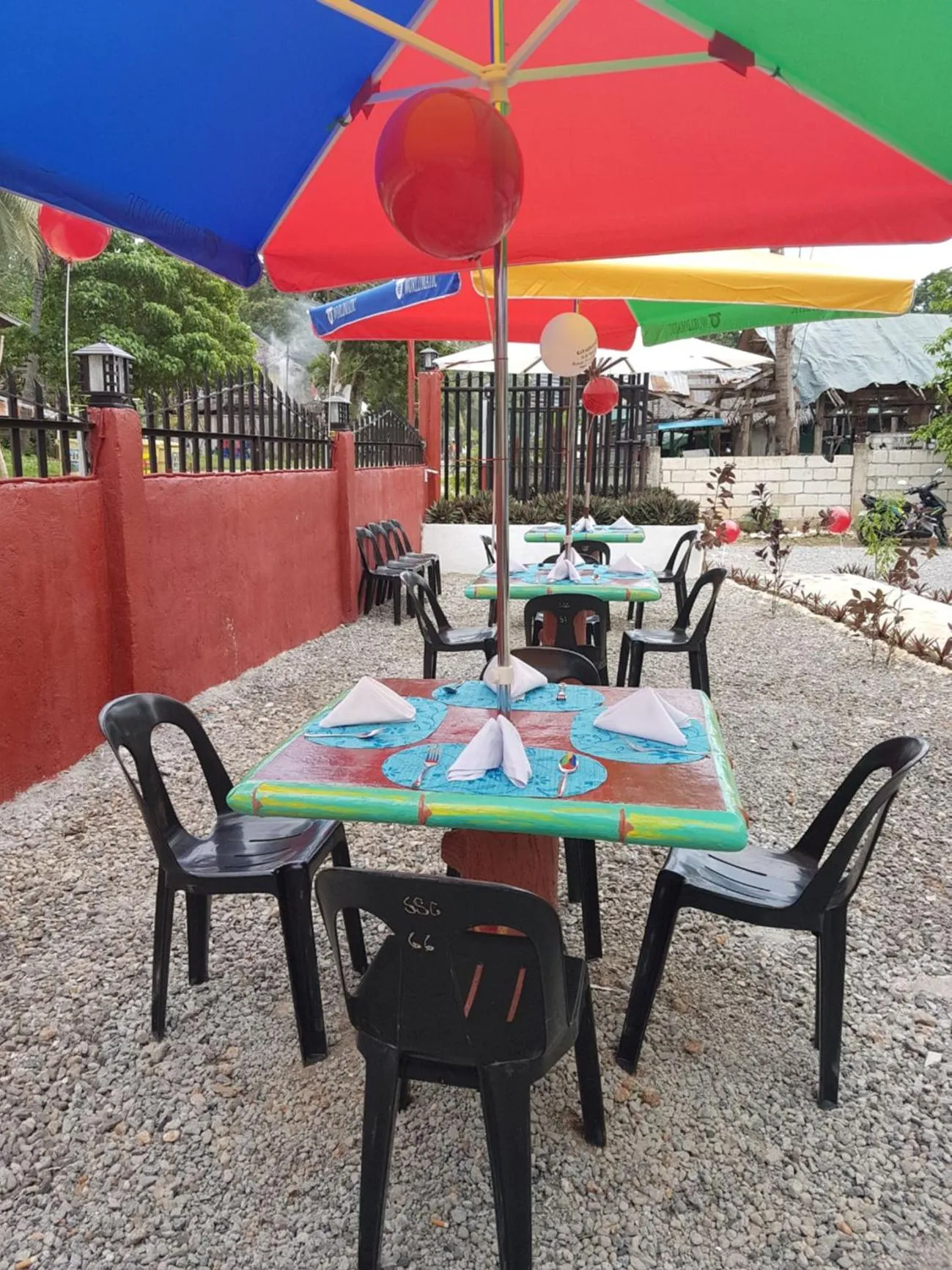 Restaurant/places to eat in Catalina`s Inn family room