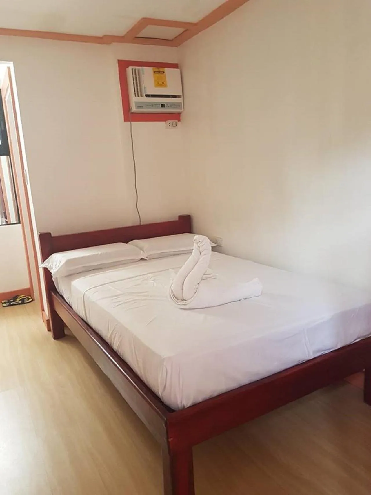 Bed in Catalina`s Inn family room