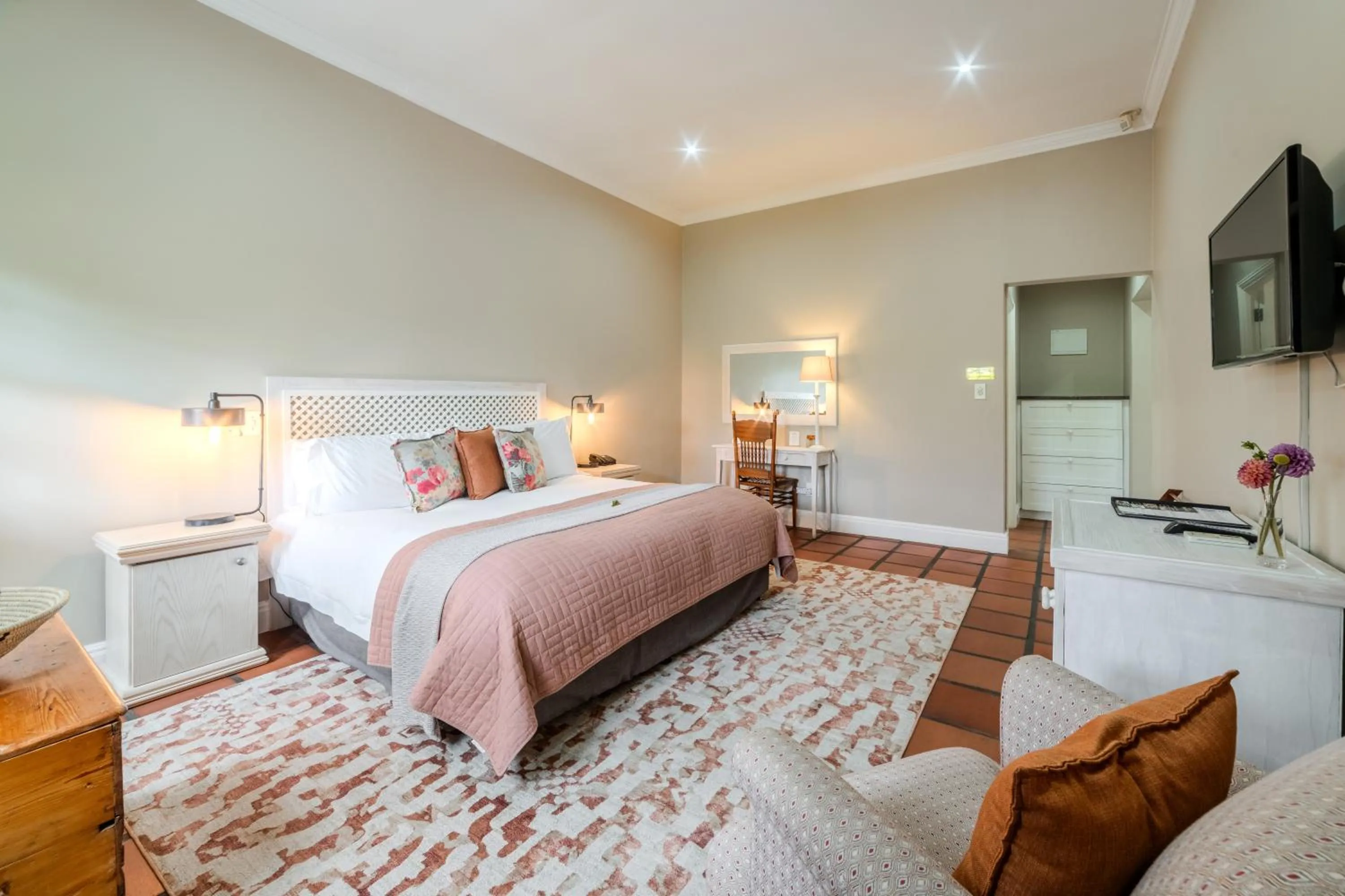 Photo of the whole room, Bed in Eikendal Lodge