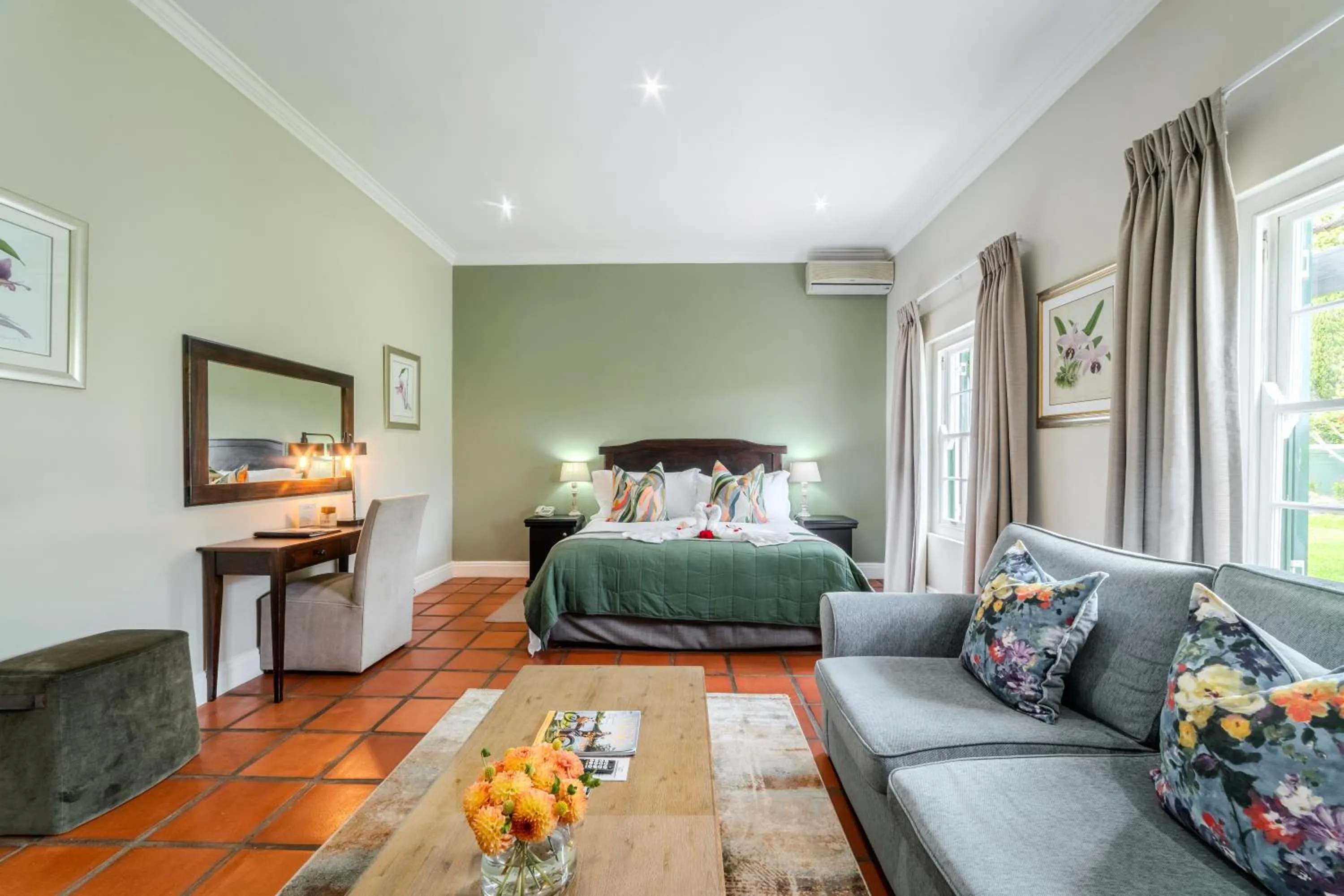 Photo of the whole room, Bed in Eikendal Lodge