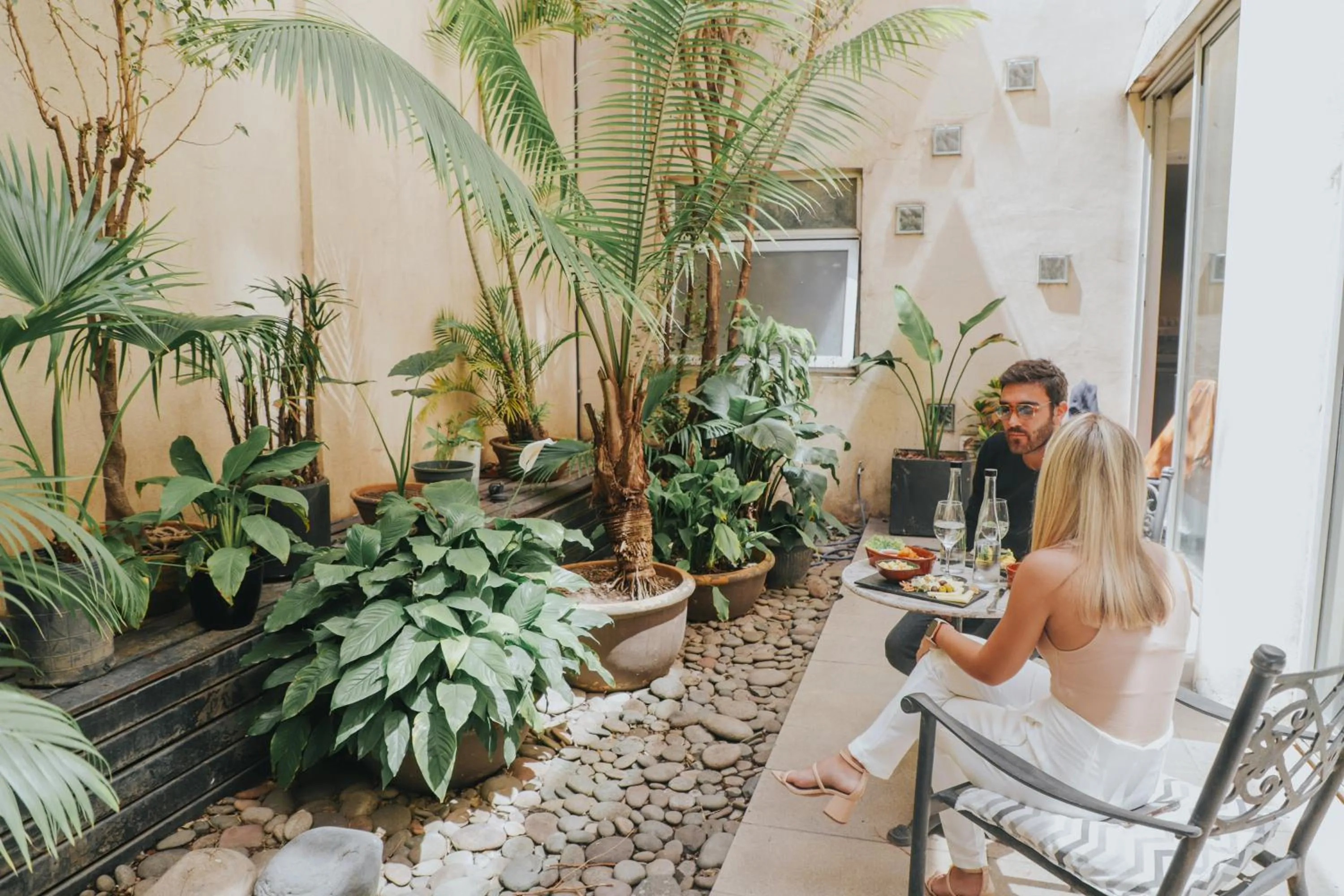 Lounge or bar in Plaza Real Suites Hotel