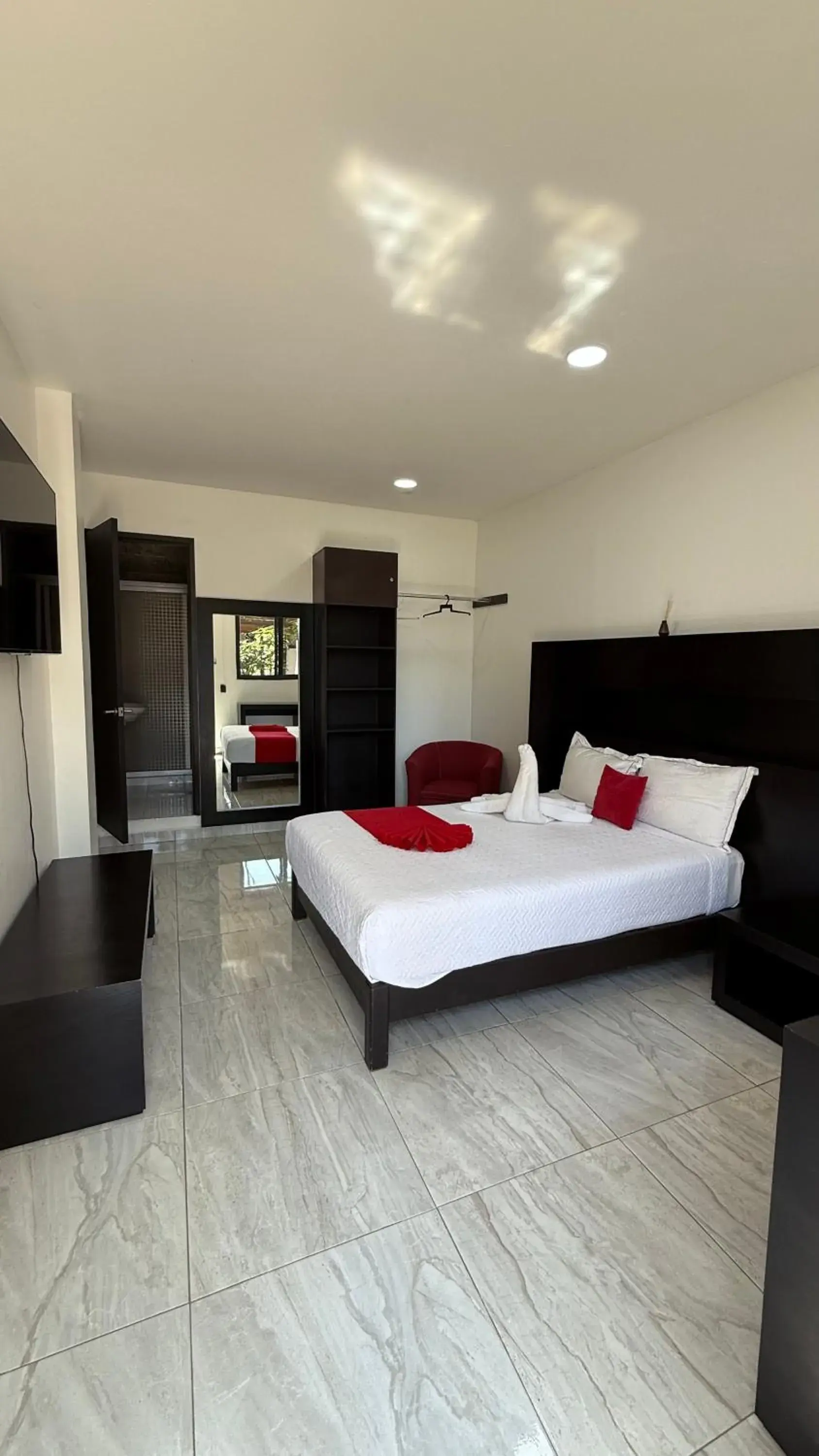 Deluxe Double Room (2 Adults + 1 Child) in Hotel Villa Pralaya Deluxe Double Room (2 Adults + 1 Child) in Hotel Villa Pralaya