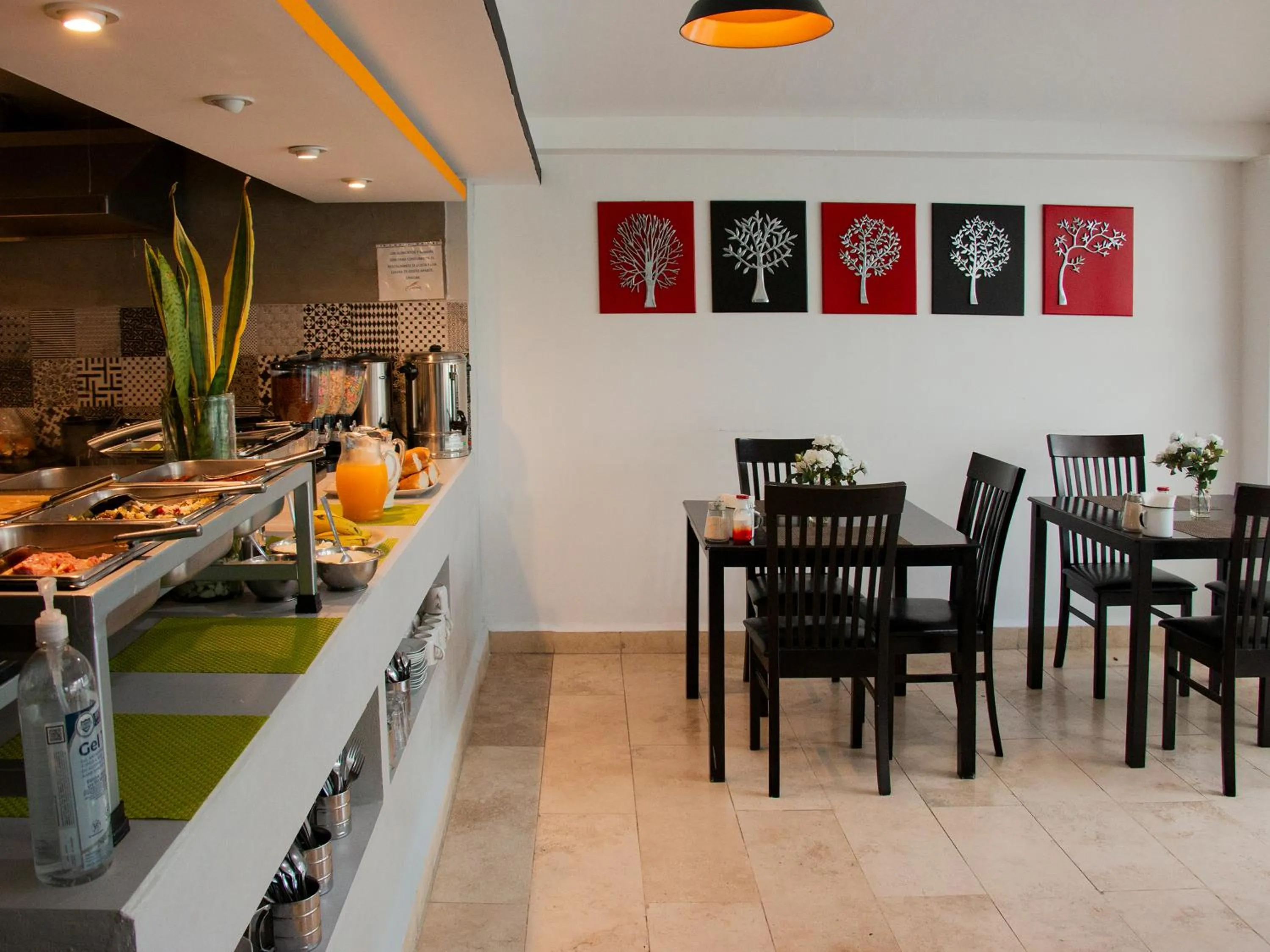 Restaurant/places to eat in Hotel St. George