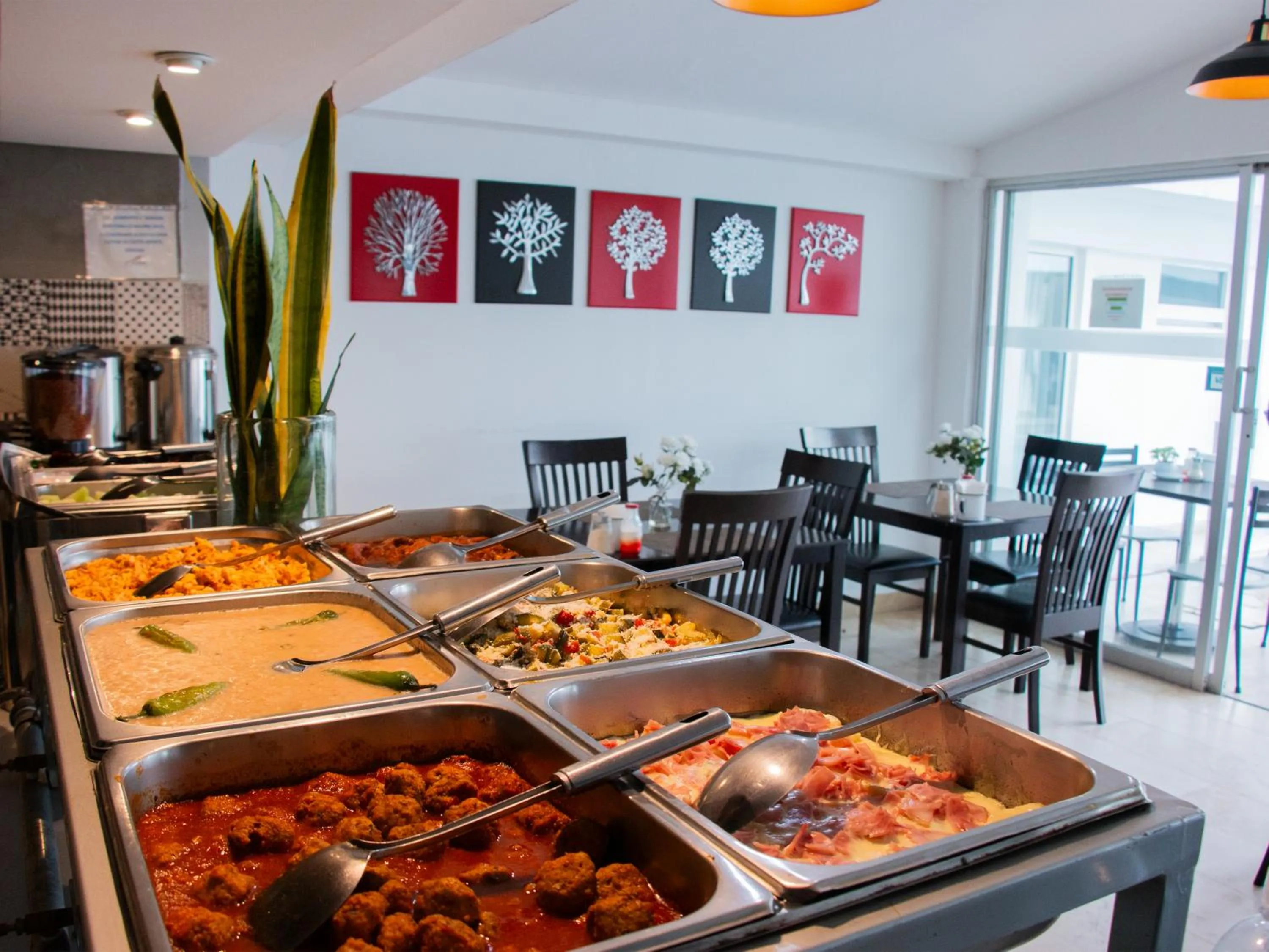 Restaurant/places to eat in Hotel St. George