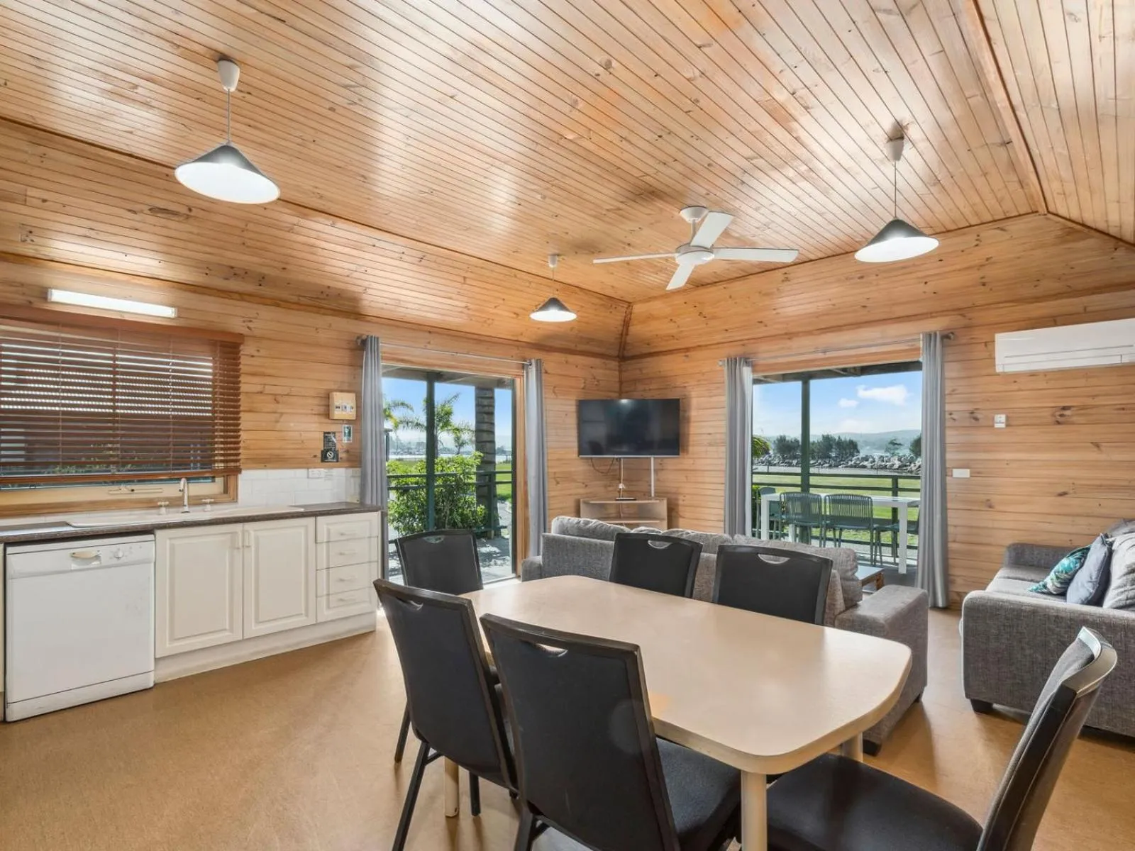 Kitchen or kitchenette in Batemans Bay Marina Resort