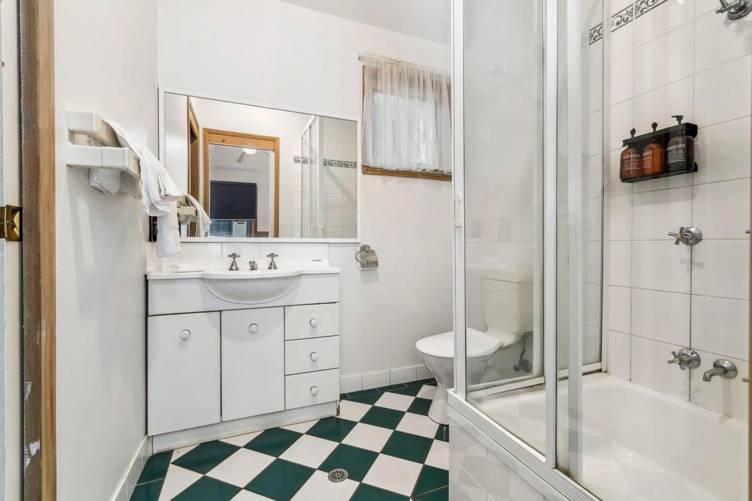 Shower in Batemans Bay Marina Resort