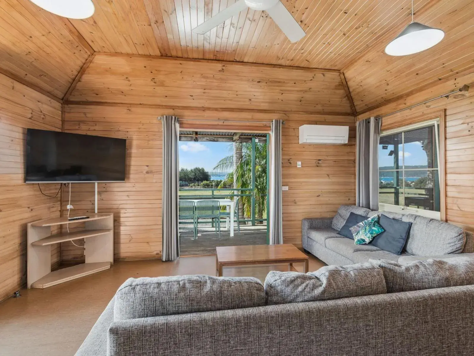 Living room in Batemans Bay Marina Resort Living room in Batemans Bay Marina Resort