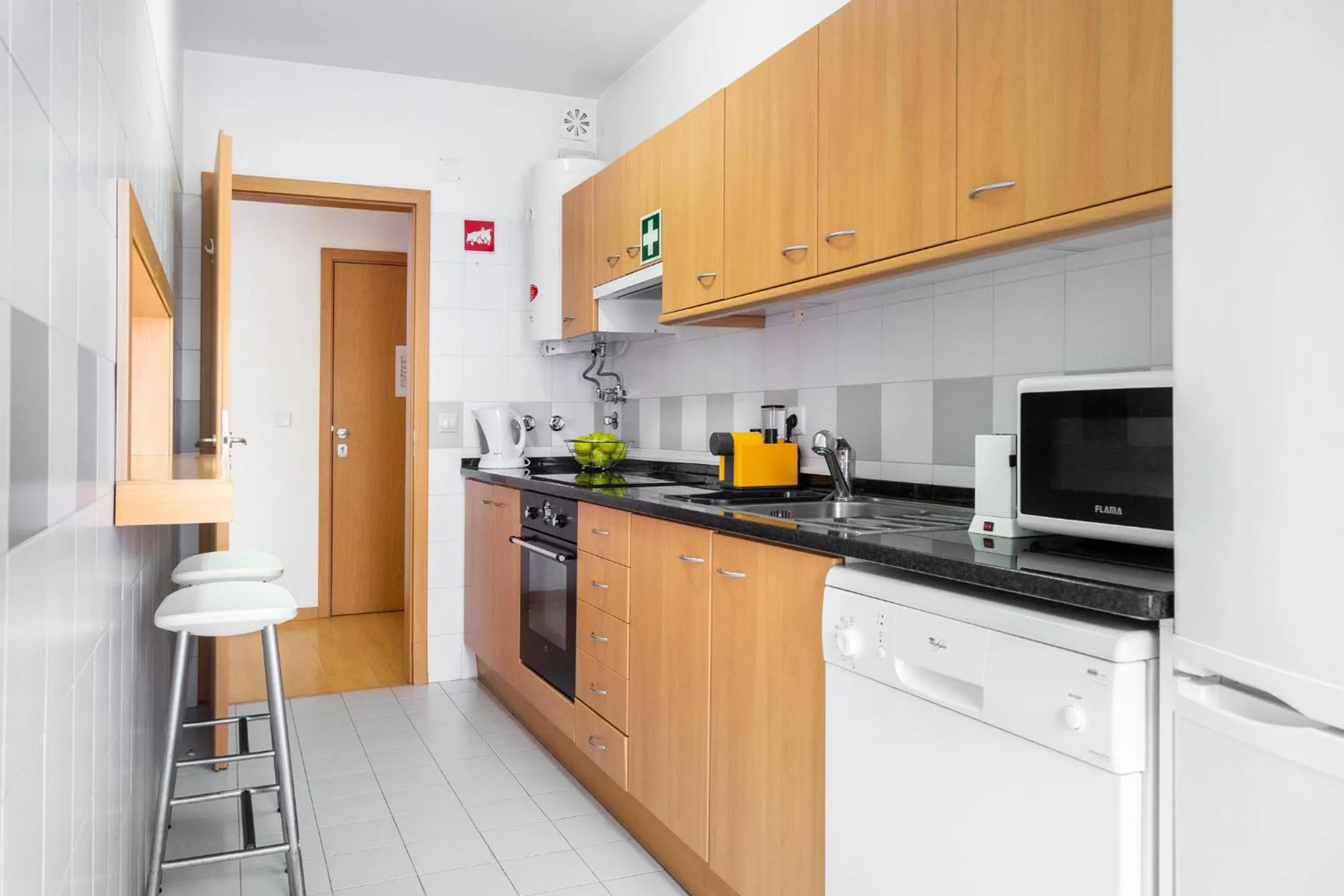 Kitchen or kitchenette in Lisboa, Cidade, Elegant Apartment with Air Cond, Free WIFI and Near Metro, by IG