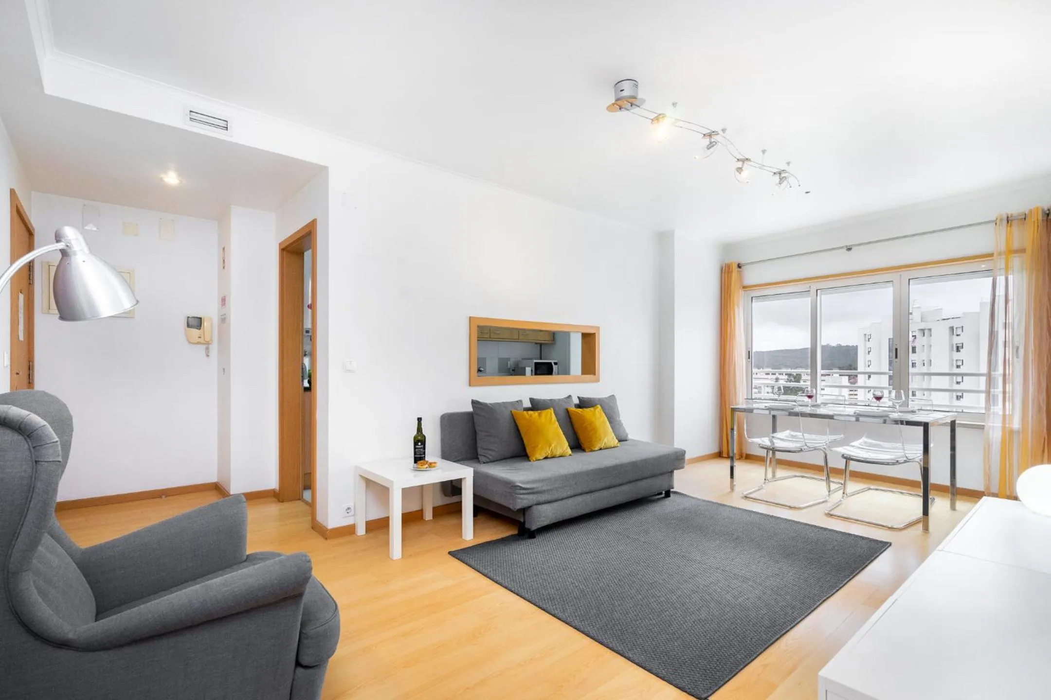 Living room, Bed in Lisboa, Cidade, Elegant Apartment with Air Cond, Free WIFI and Near Metro, by IG