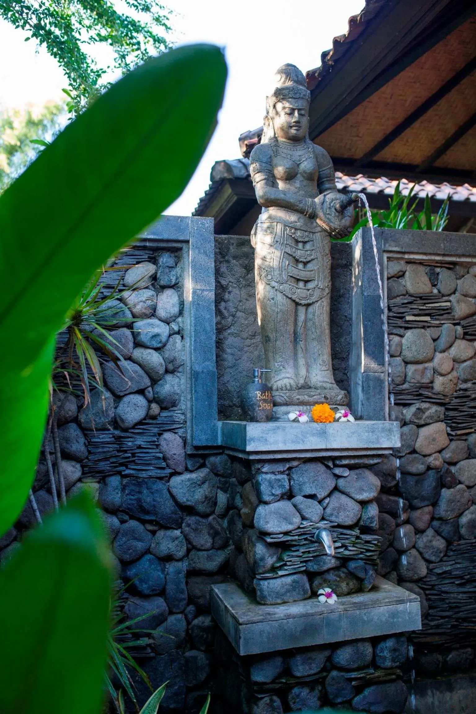 Shower in Taruna Boutique Homestay & Spa