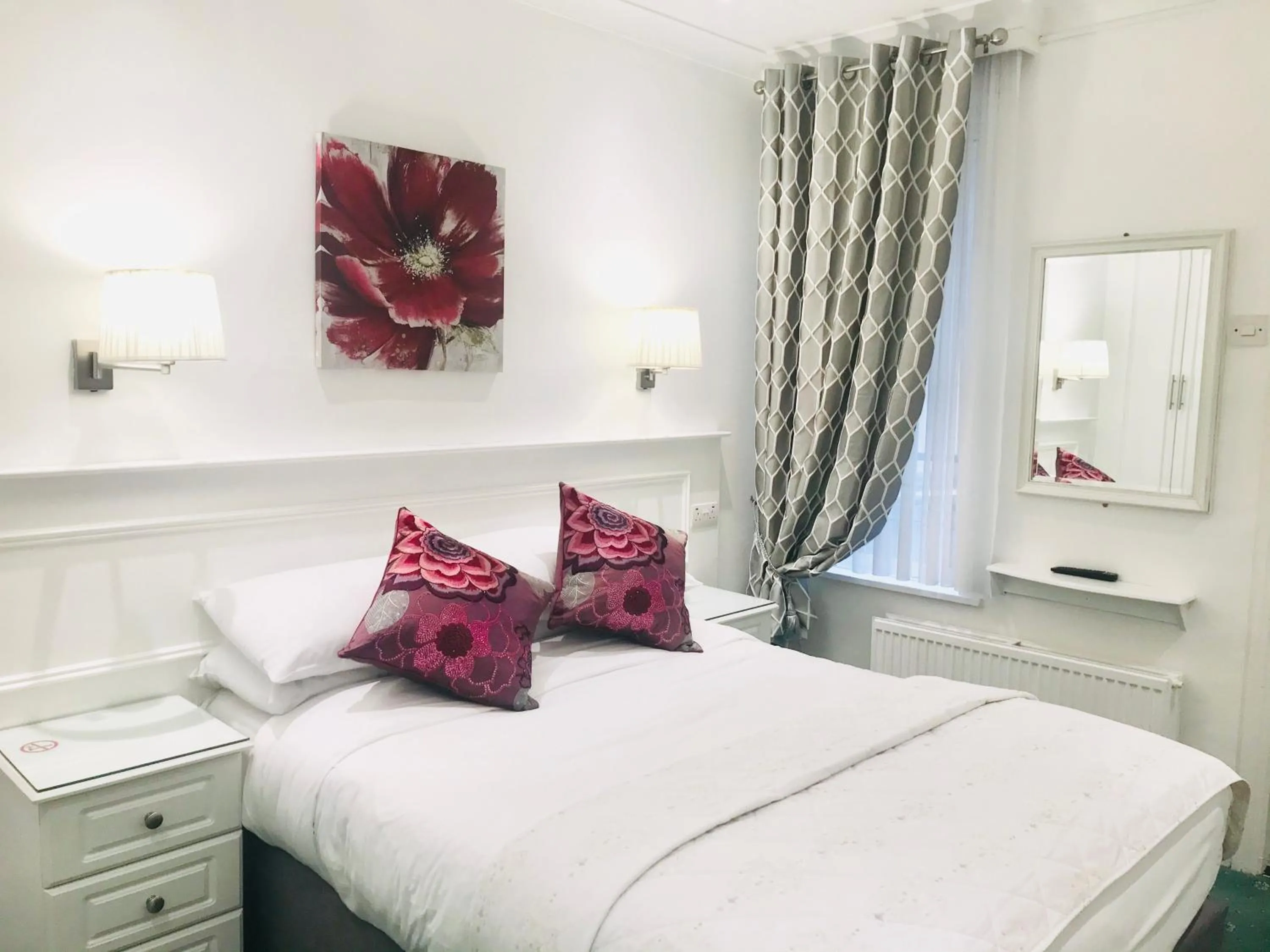 Bedroom, Bed in Dergvale Hotel