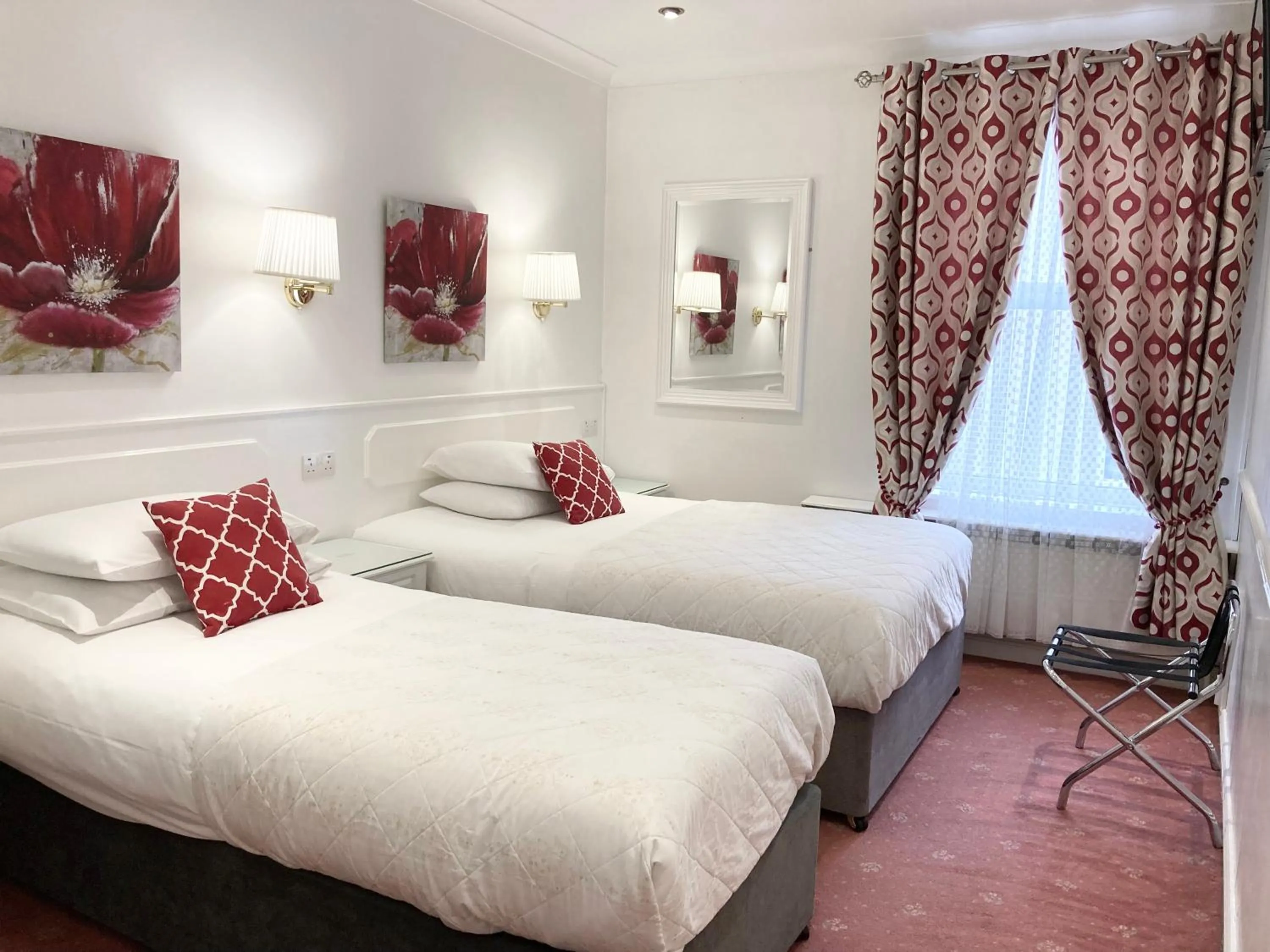 Bedroom, Bed in Dergvale Hotel