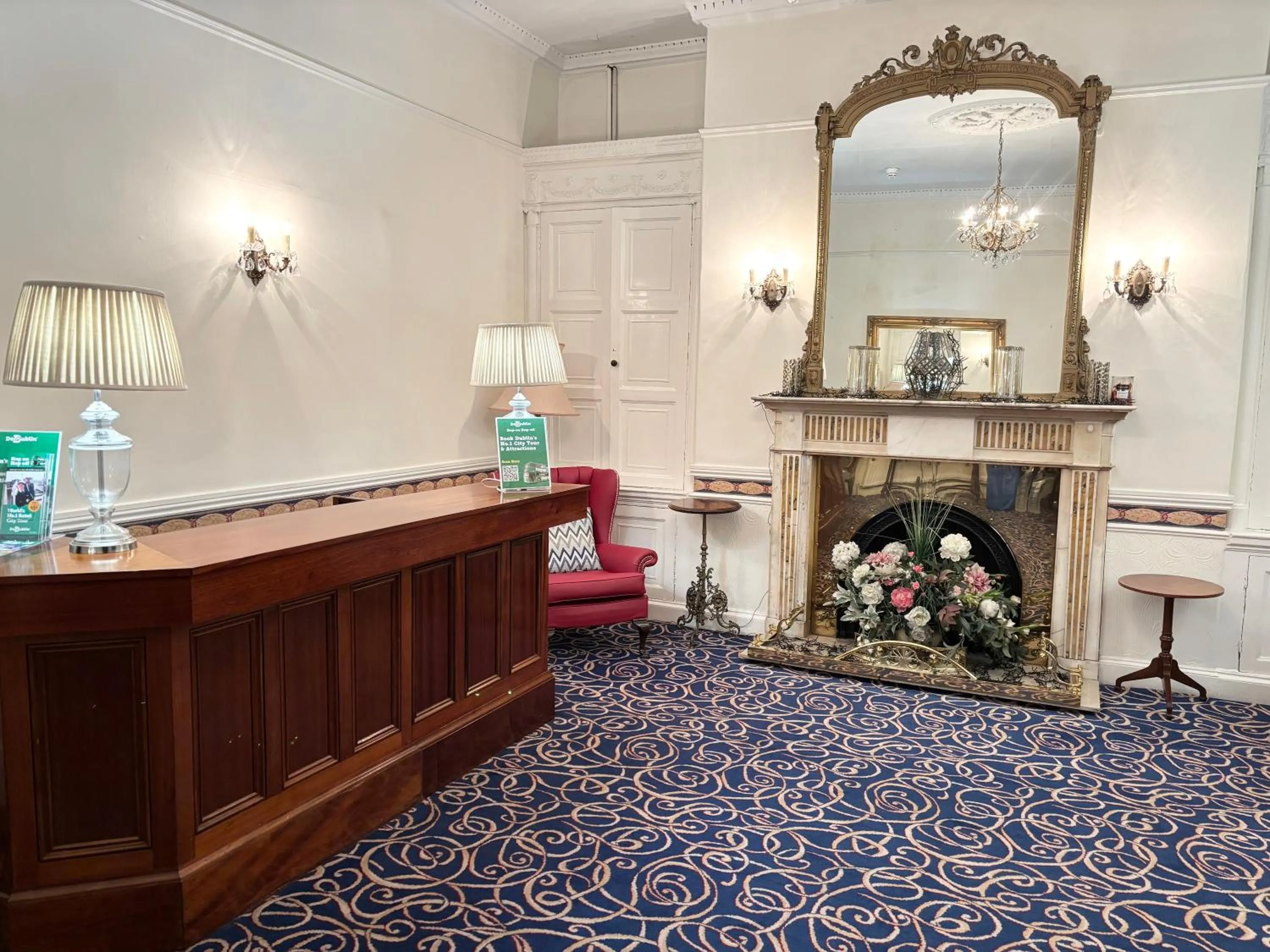 Lobby or reception in Dergvale Hotel