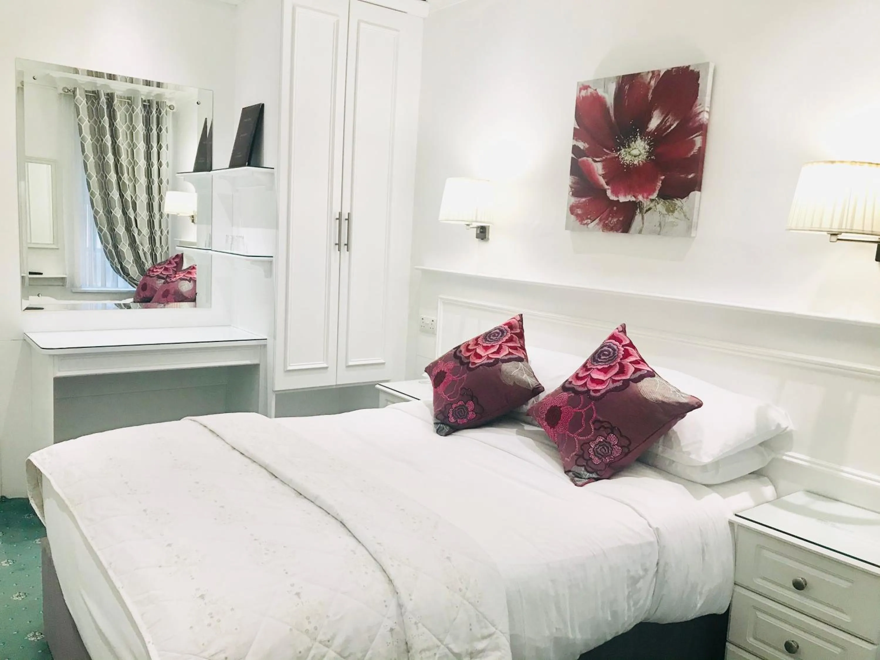 Bedroom, Bed in Dergvale Hotel