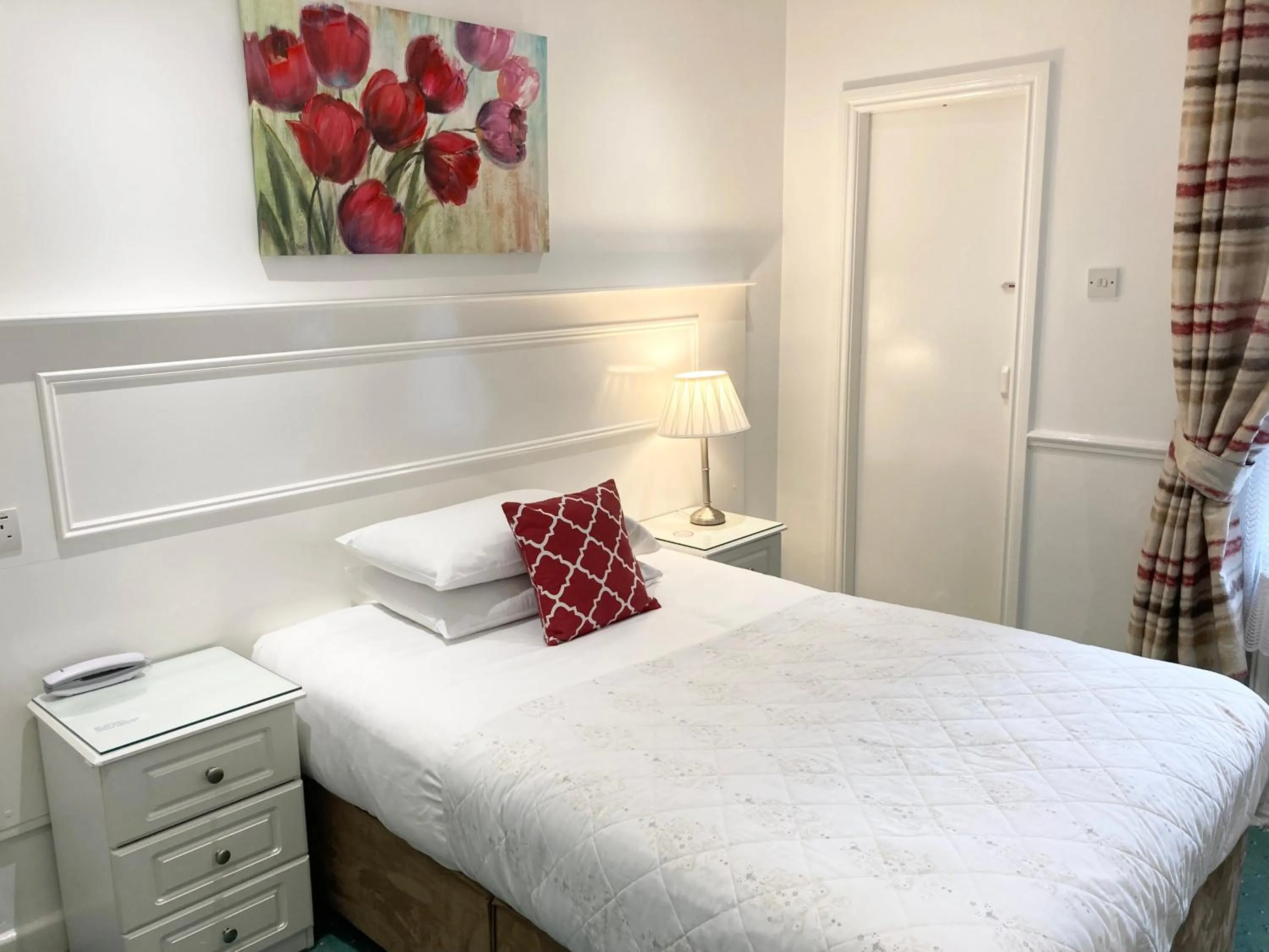 Bedroom, Bed in Dergvale Hotel