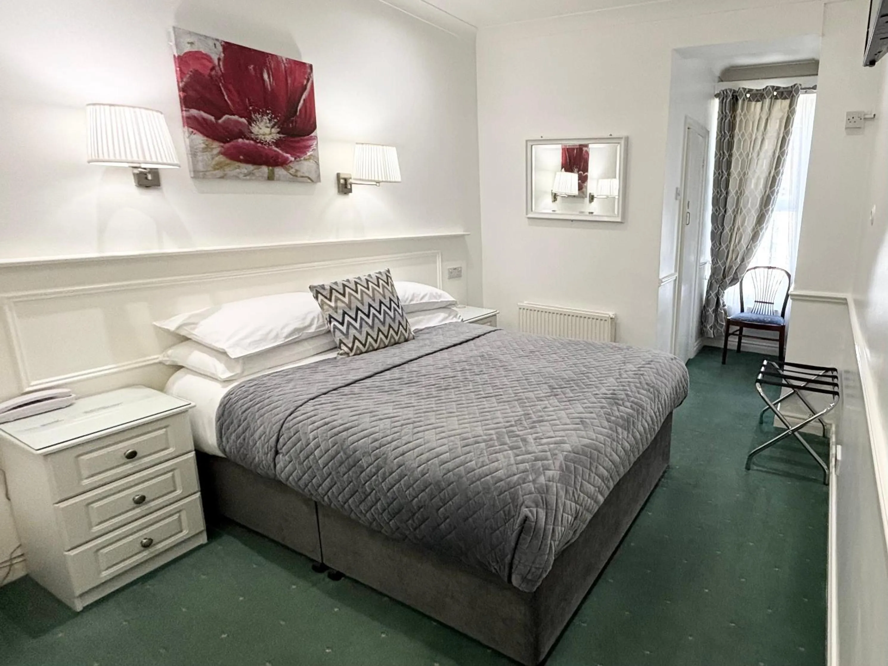 Bedroom, Bed in Dergvale Hotel