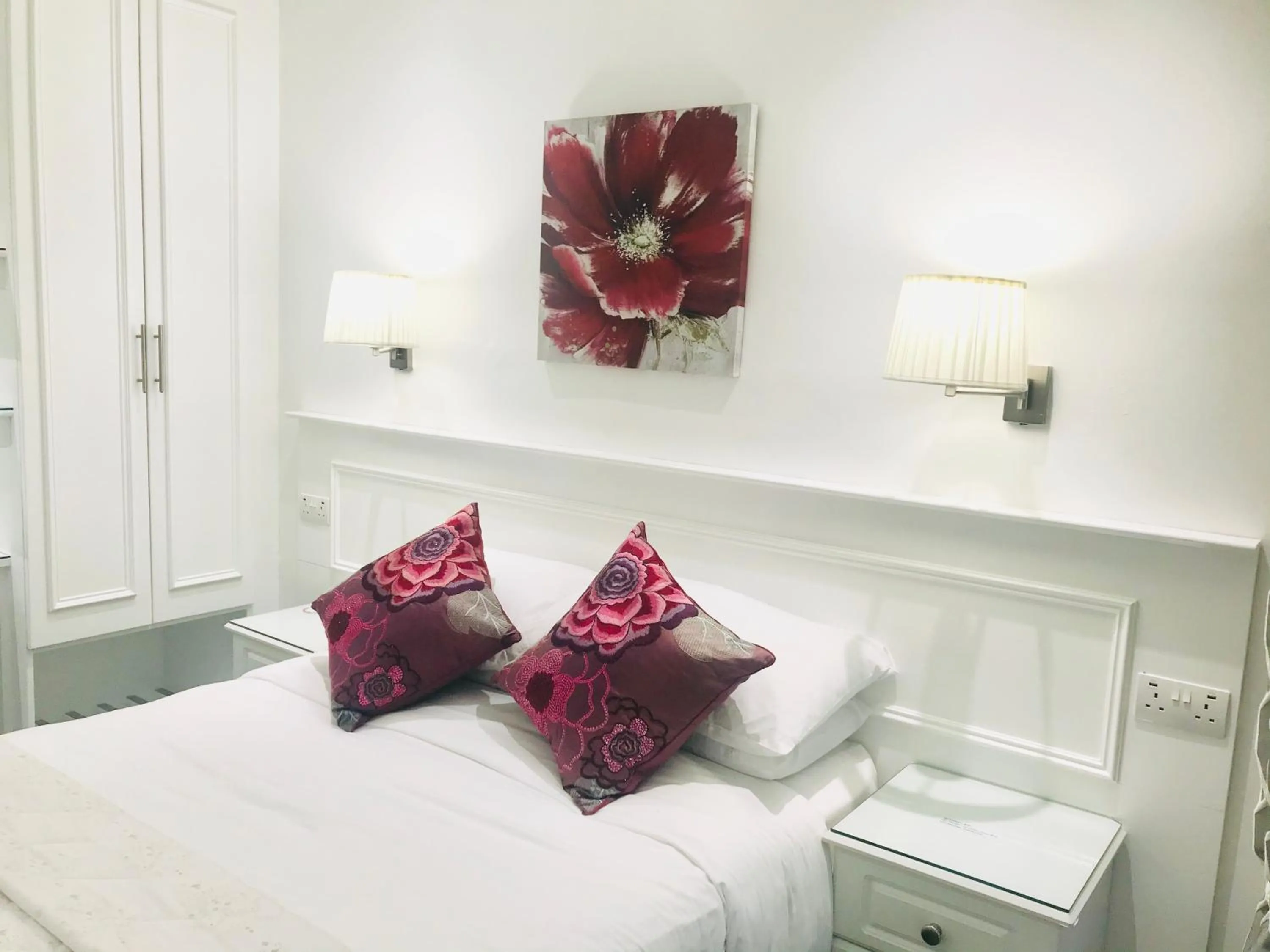 Bedroom, Bed in Dergvale Hotel