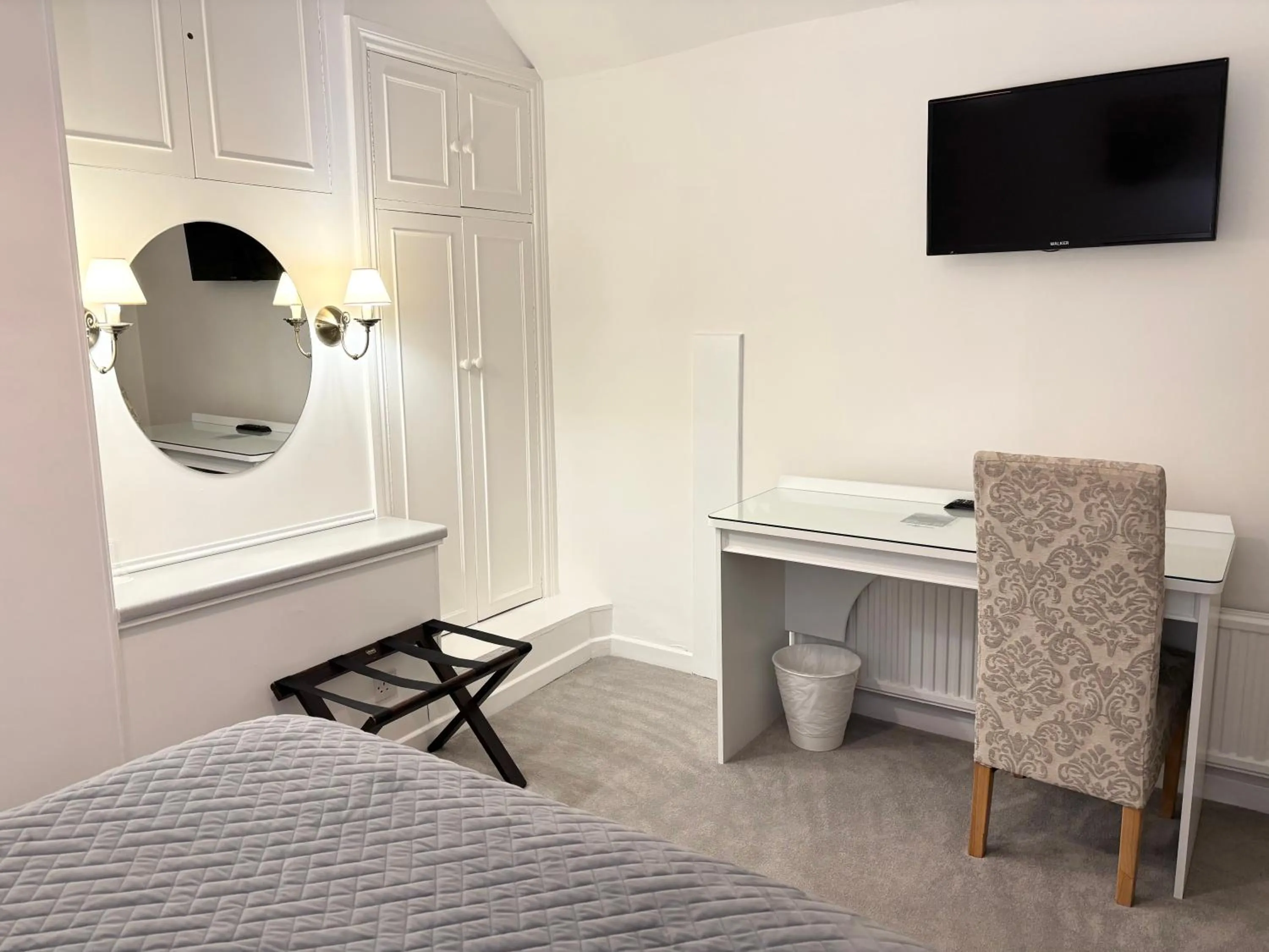 Bedroom in Dergvale Hotel