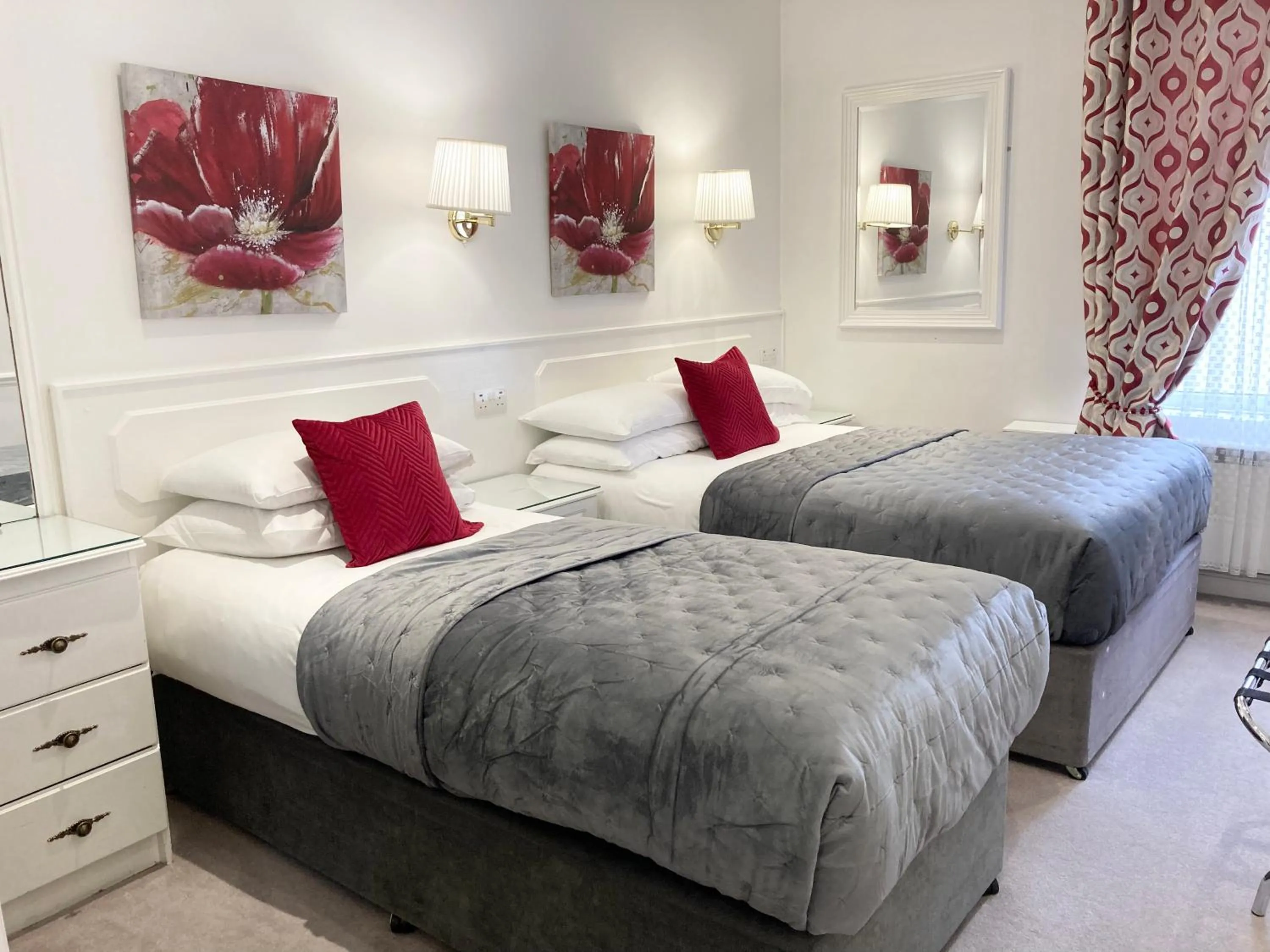 Bedroom, Bed in Dergvale Hotel