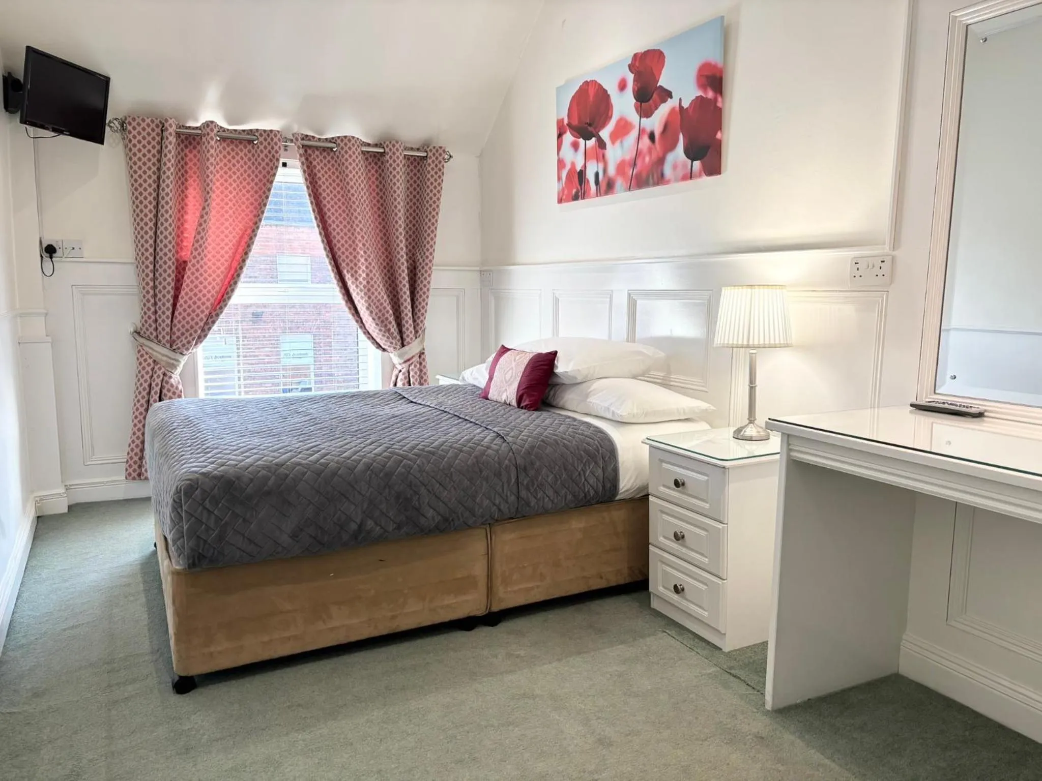 Bedroom, Bed in Dergvale Hotel