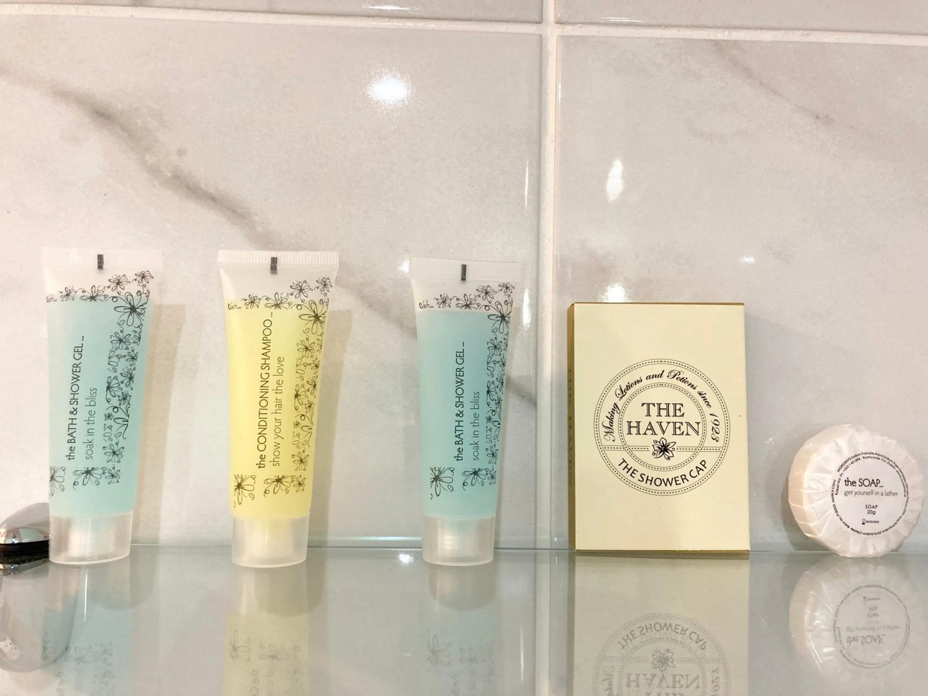 Bathroom in Dergvale Hotel