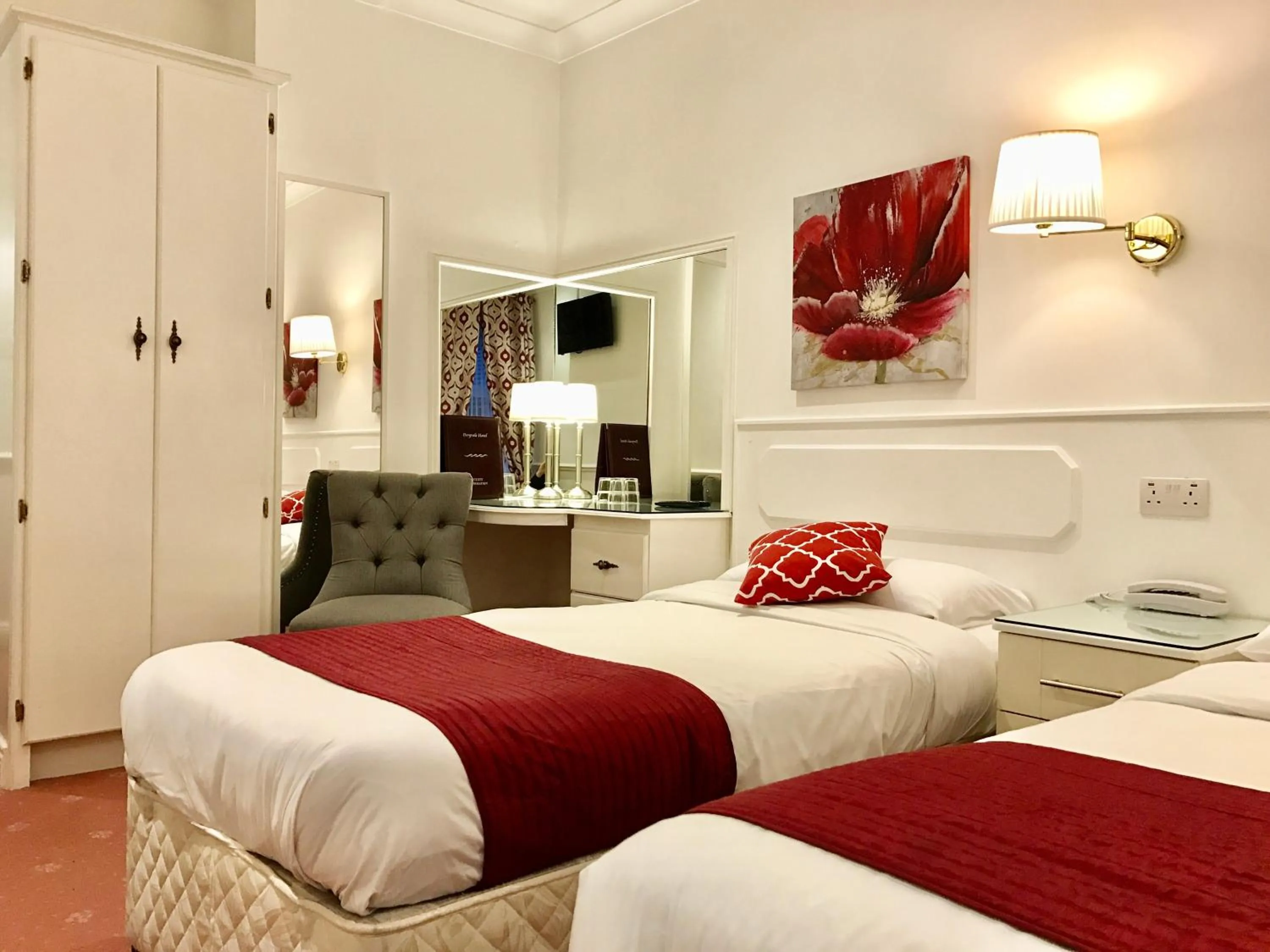 Bedroom, Bed in Dergvale Hotel