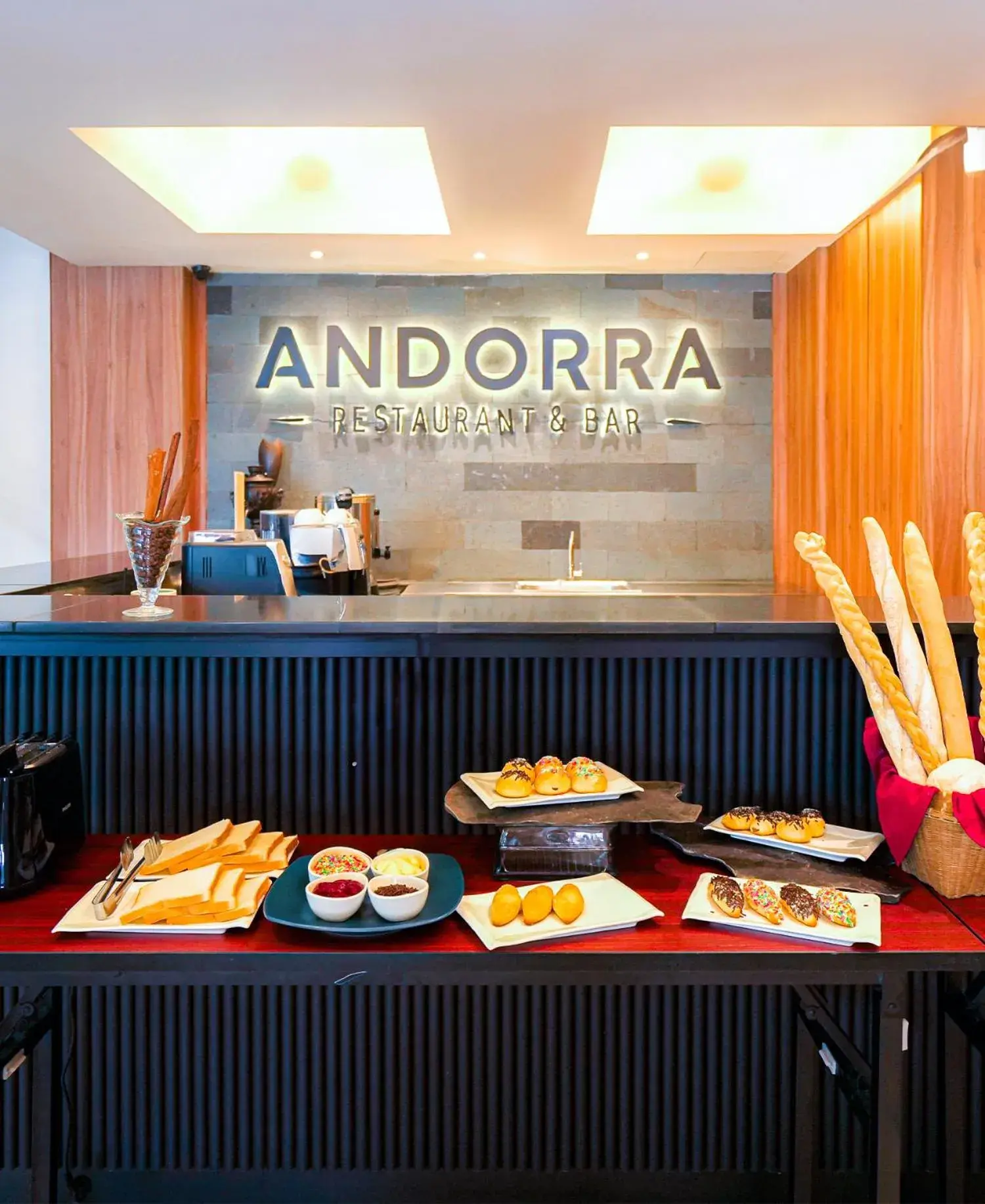 Restaurant/places to eat in PYRENEES Malioboro Hotel Restaurant/places to eat in PYRENEES Malioboro Hotel