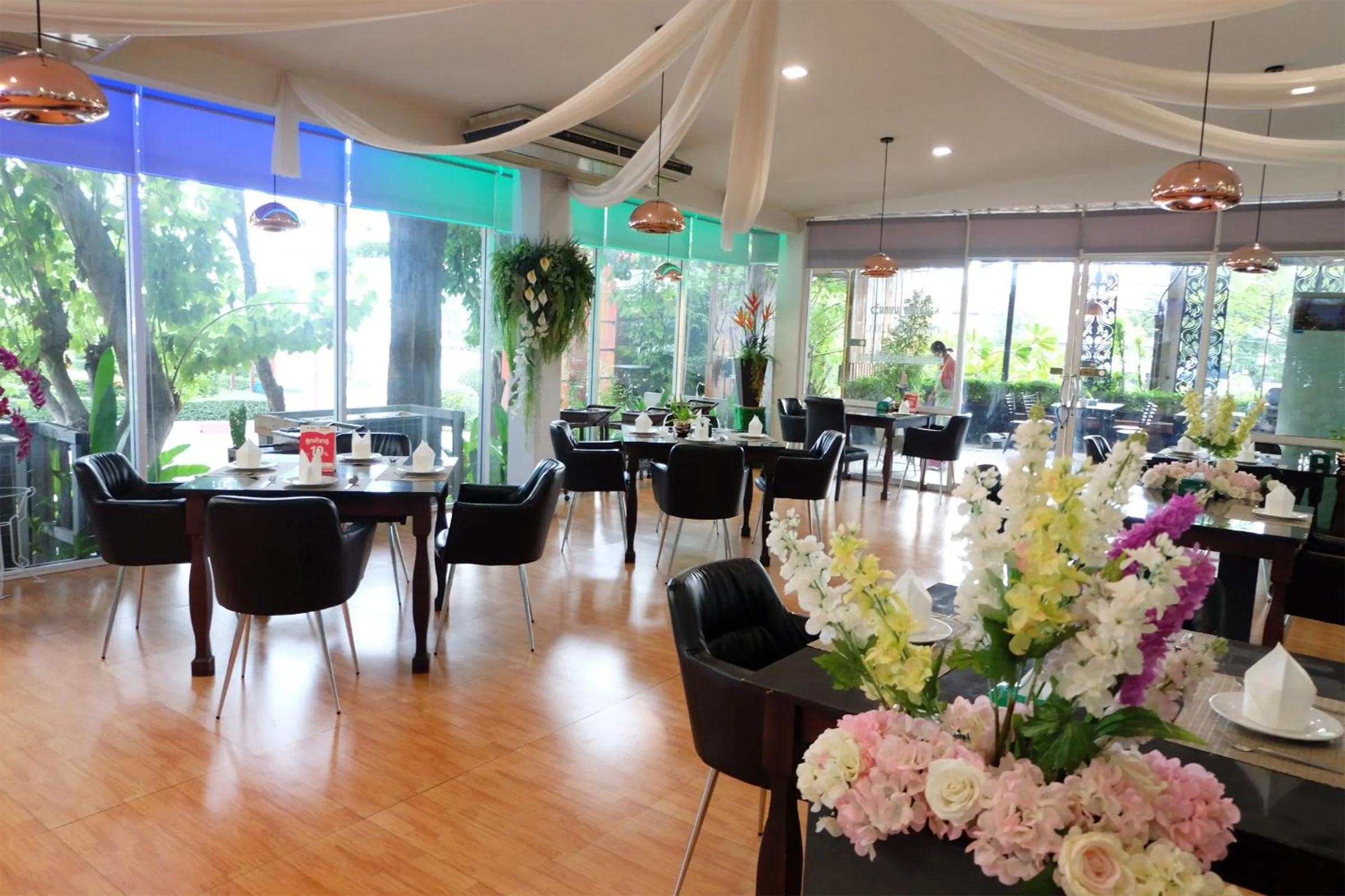 Restaurant/places to eat in Grand Hill Resort and Spa