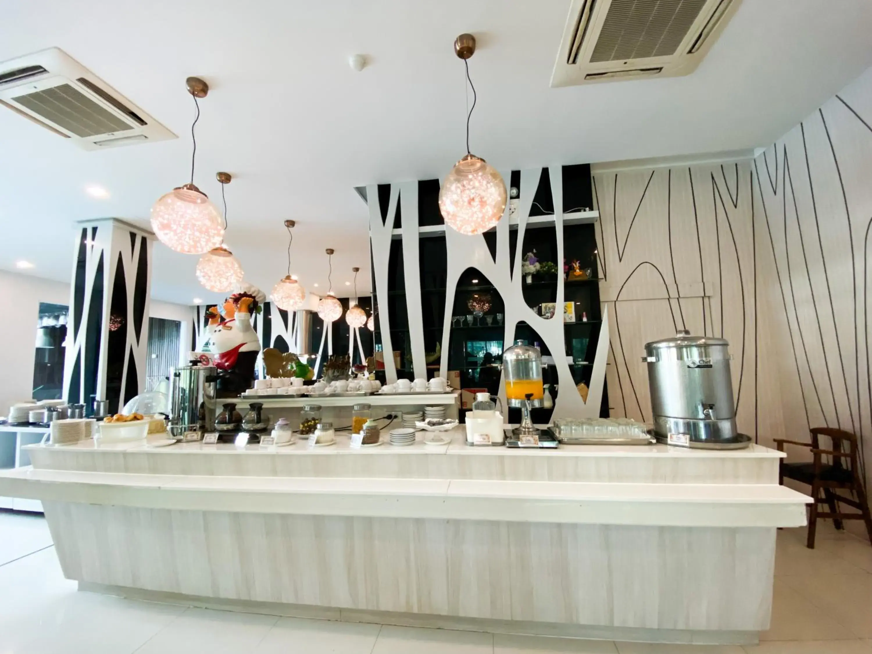 Restaurant/places to eat in Grand Hill Resort and Spa Restaurant/places to eat in Grand Hill Resort and Spa