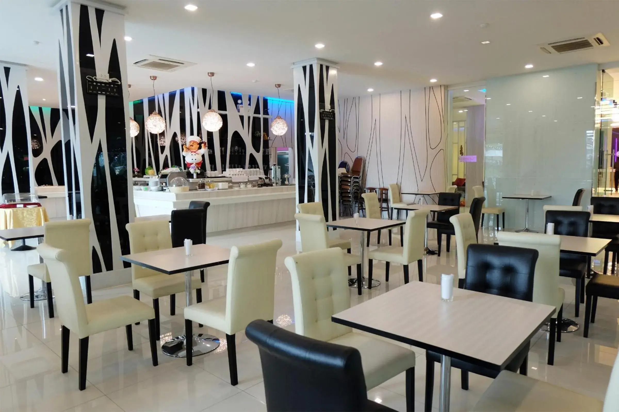 Restaurant/places to eat in Grand Hill Resort and Spa Restaurant/places to eat in Grand Hill Resort and Spa