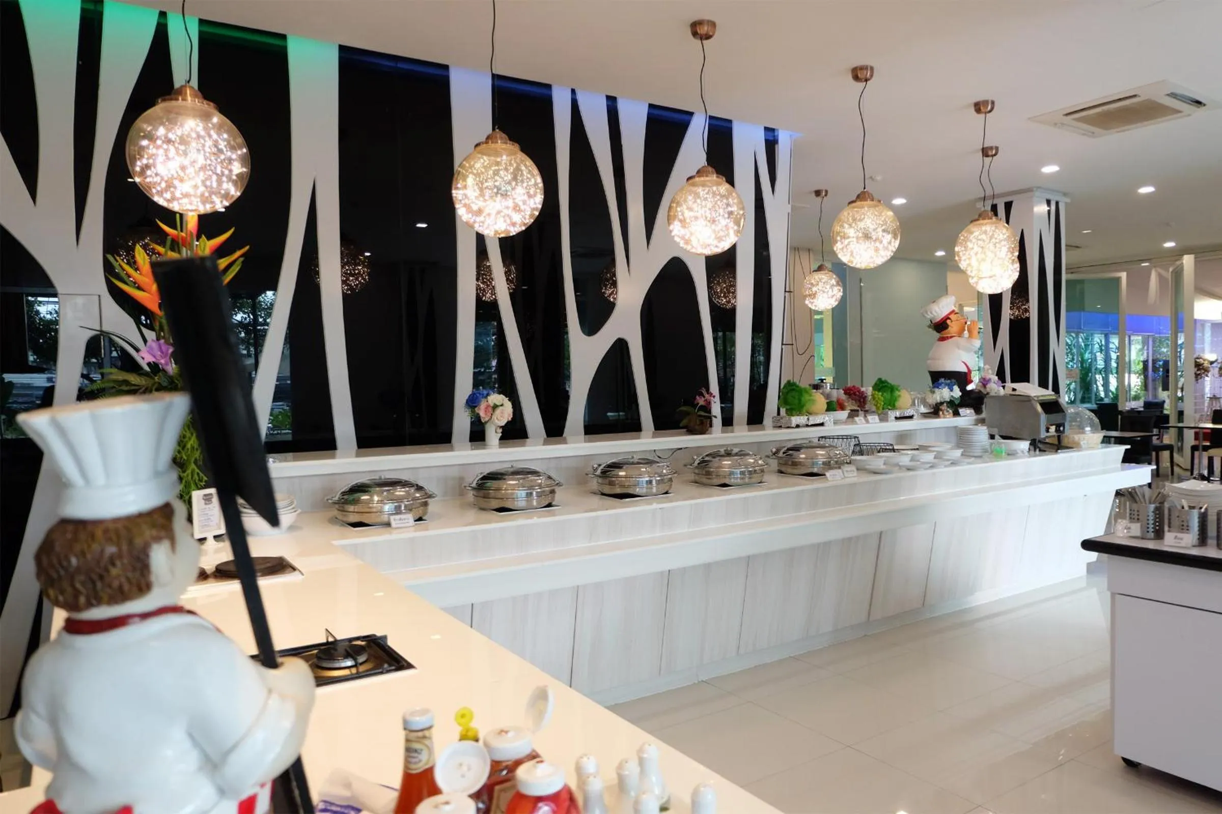 Restaurant/places to eat in Grand Hill Resort and Spa