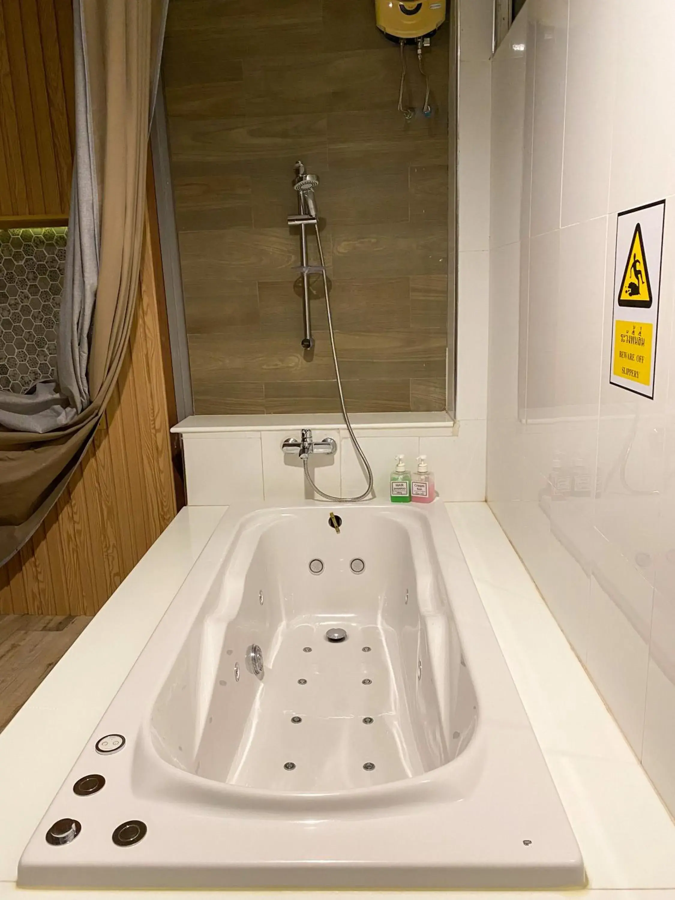 Spa and wellness centre/facilities in Grand Hill Resort and Spa Spa and wellness centre/facilities in Grand Hill Resort and Spa