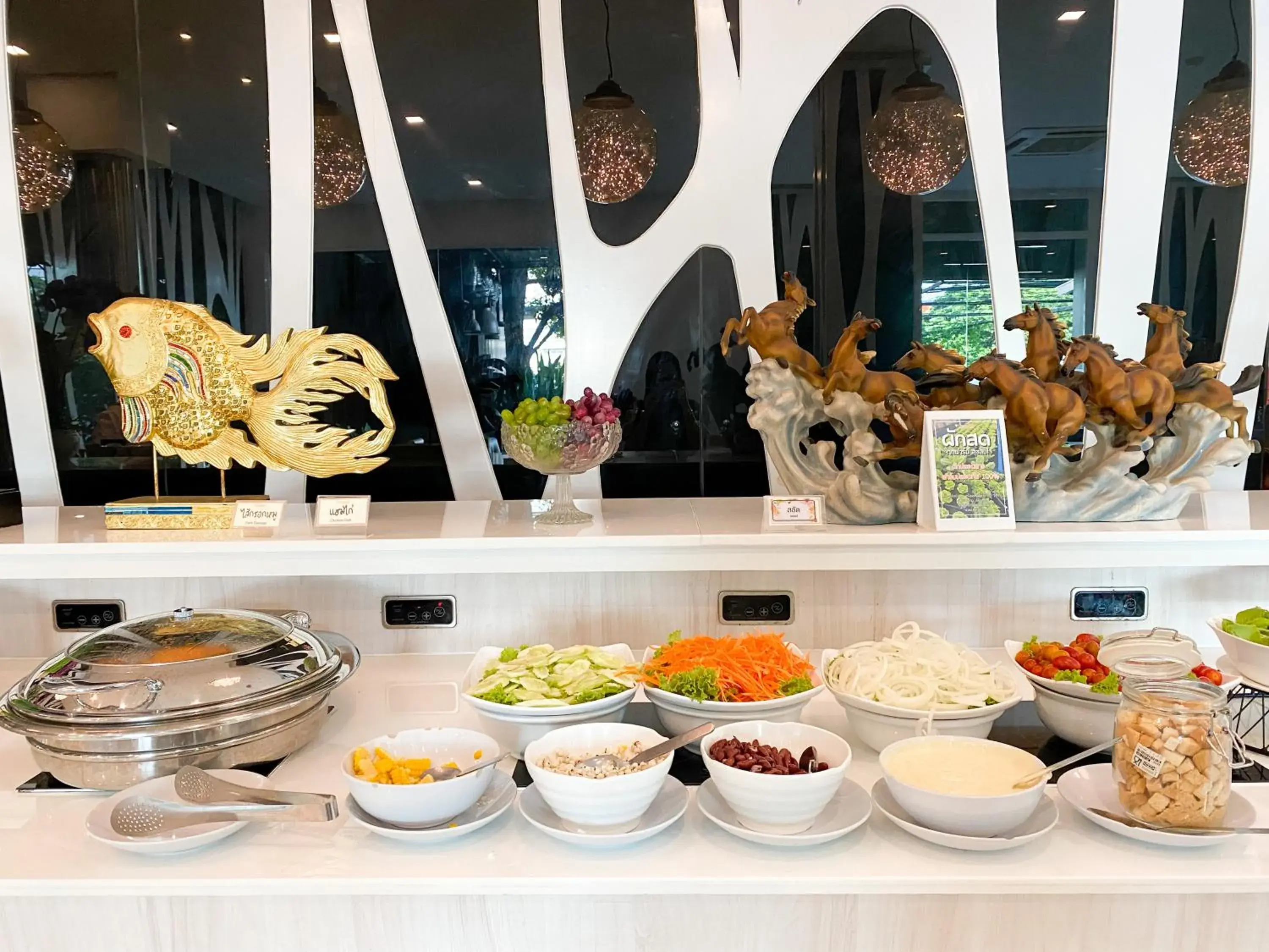 Restaurant/places to eat in Grand Hill Resort and Spa Restaurant/places to eat in Grand Hill Resort and Spa
