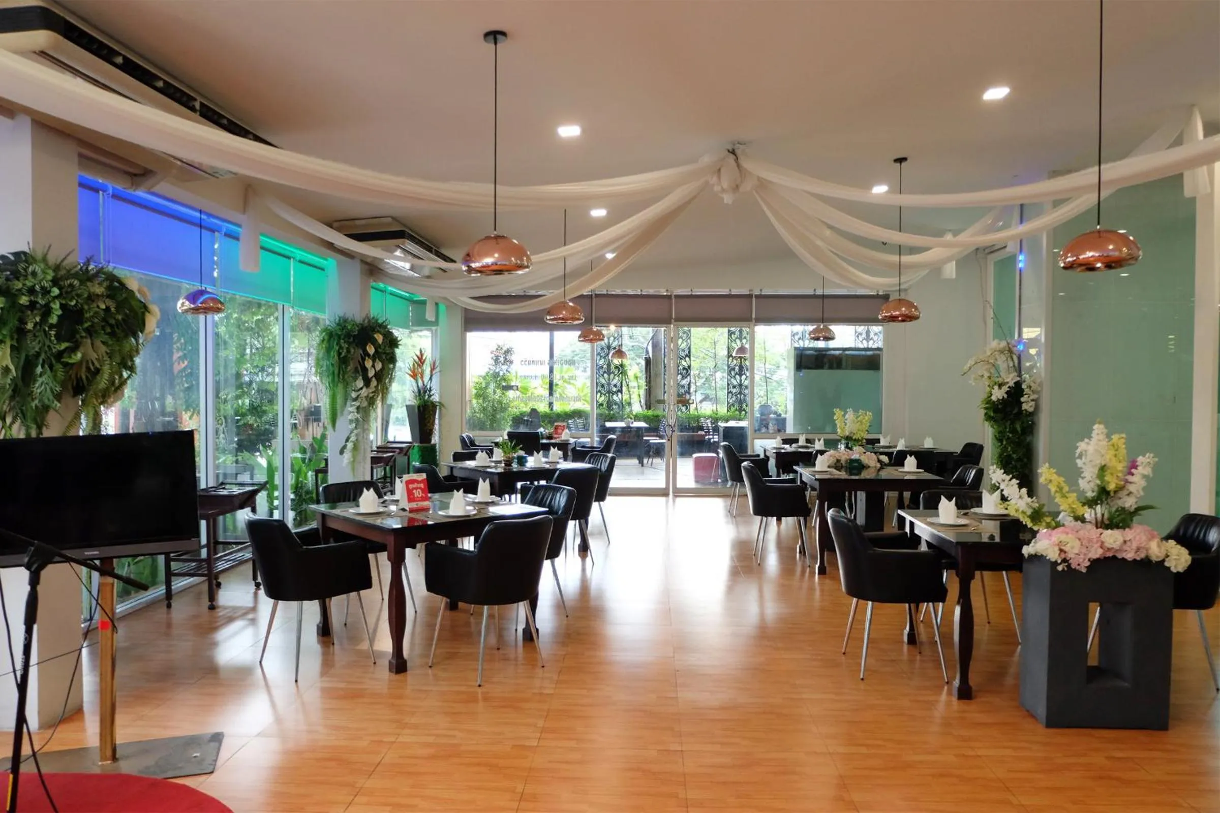 Restaurant/places to eat in Grand Hill Resort and Spa