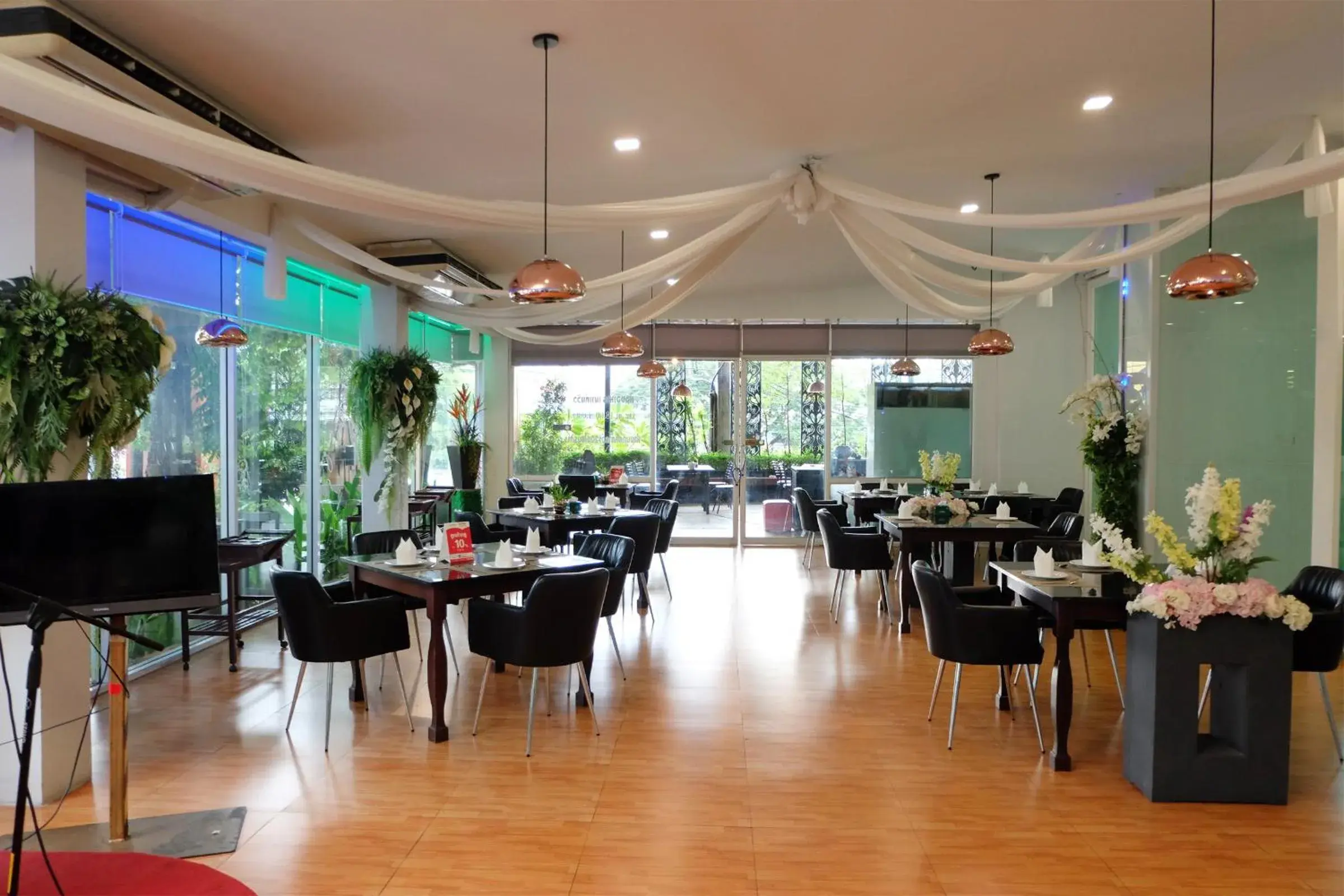 Restaurant/places to eat in Grand Hill Resort and Spa Restaurant/places to eat in Grand Hill Resort and Spa