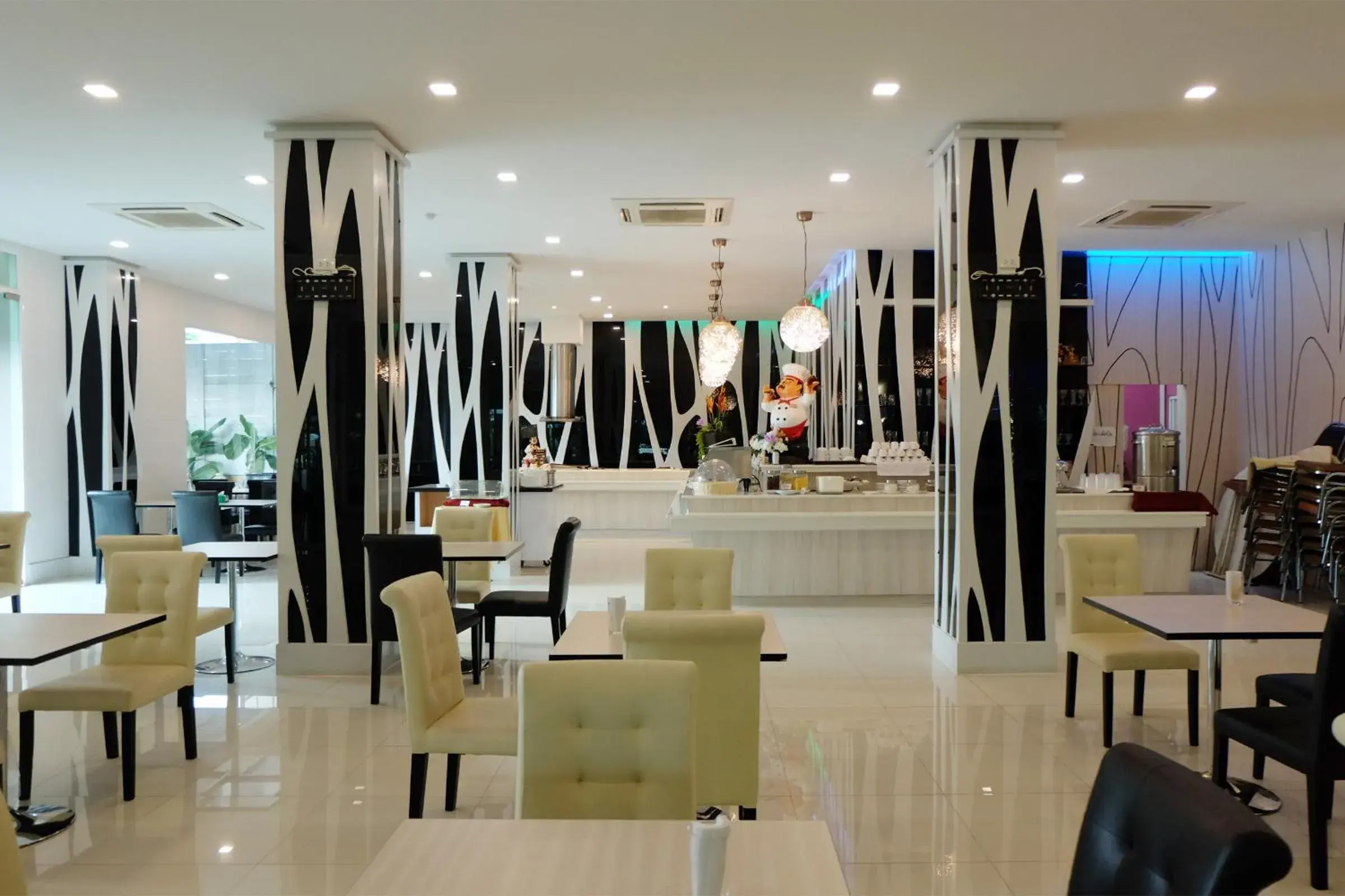 Restaurant/places to eat in Grand Hill Resort and Spa Restaurant/places to eat in Grand Hill Resort and Spa
