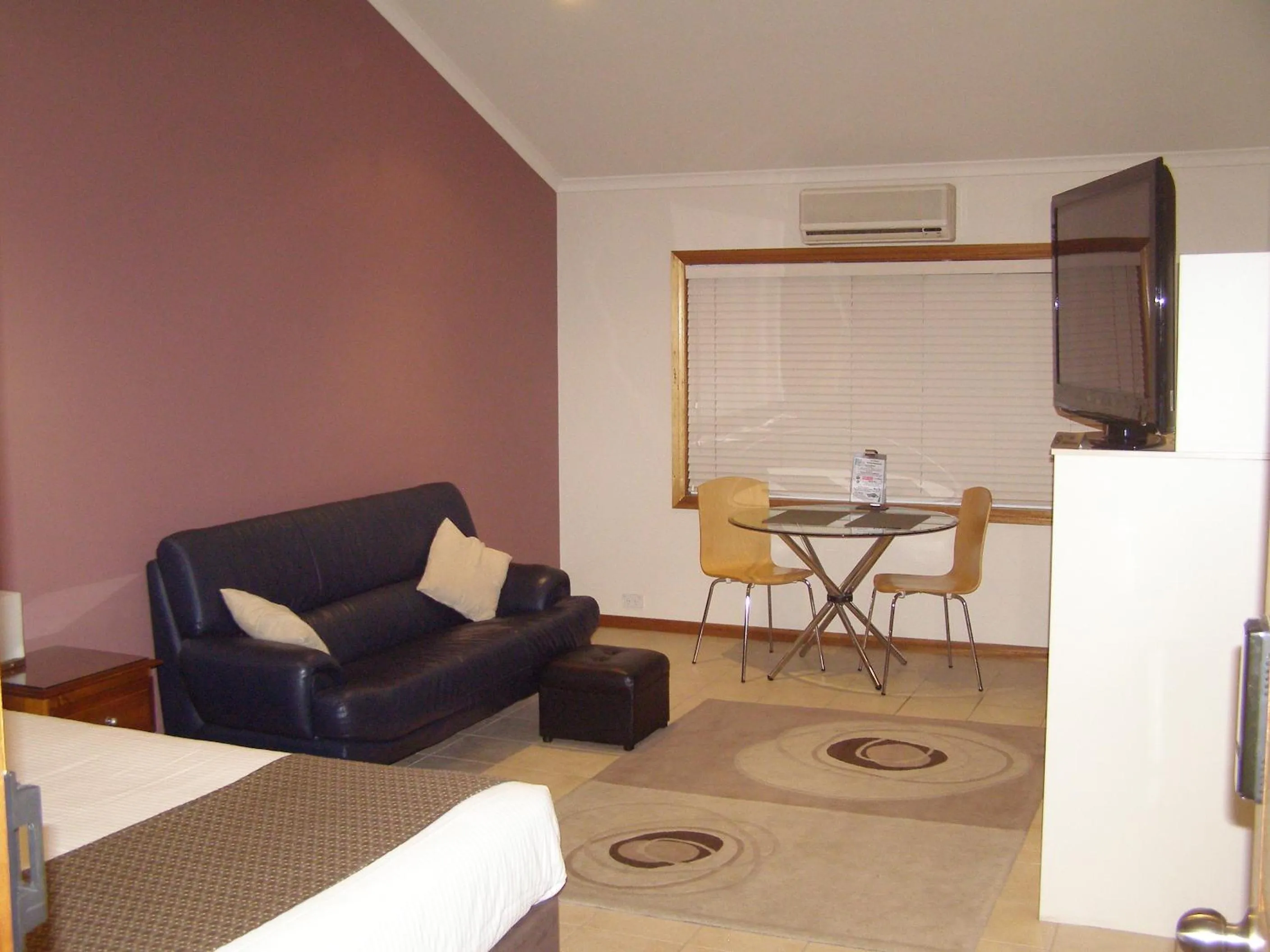 Living room in Koala Tree Motel