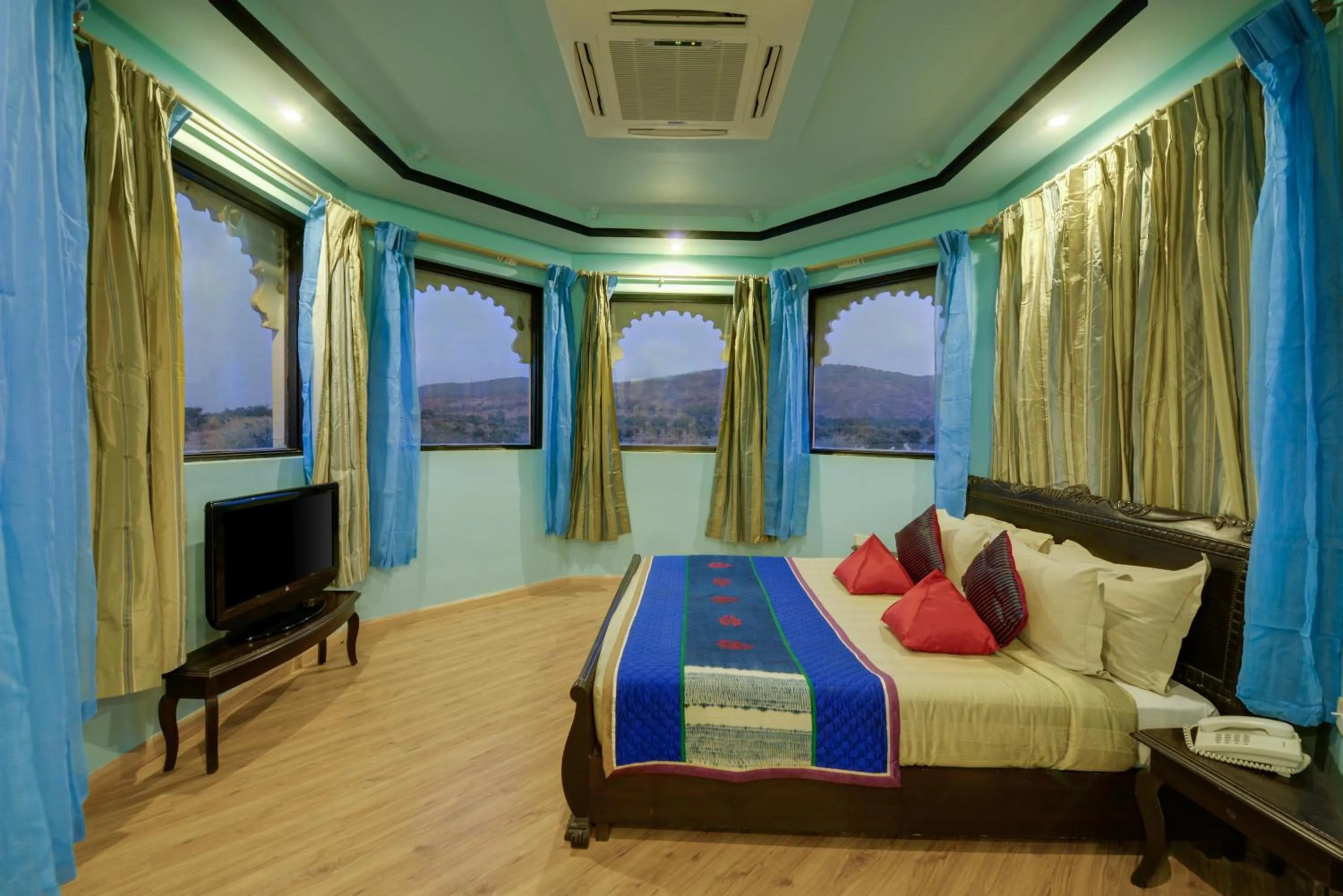 Bedroom, Bed in jüSTa Lake Nahargarh Palace, Chittorgarh