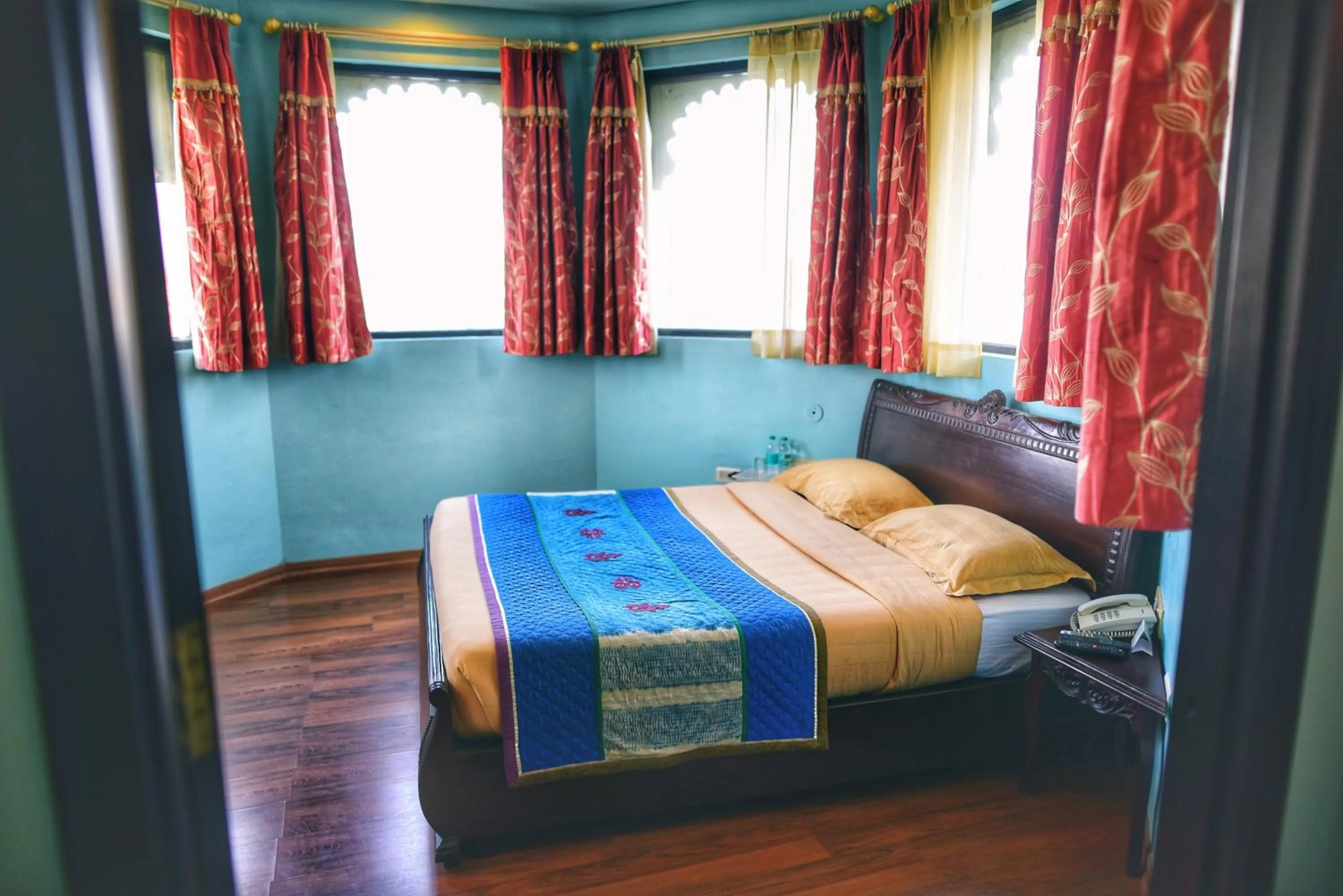 Bed in jüSTa Lake Nahargarh Palace, Chittorgarh