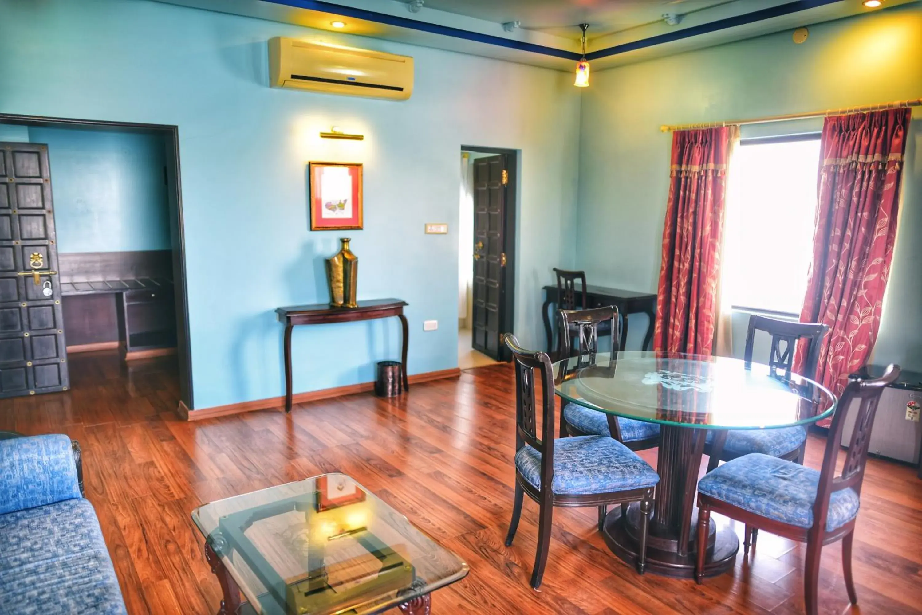 Living room in jüSTa Lake Nahargarh Palace, Chittorgarh Living room in jüSTa Lake Nahargarh Palace, Chittorgarh