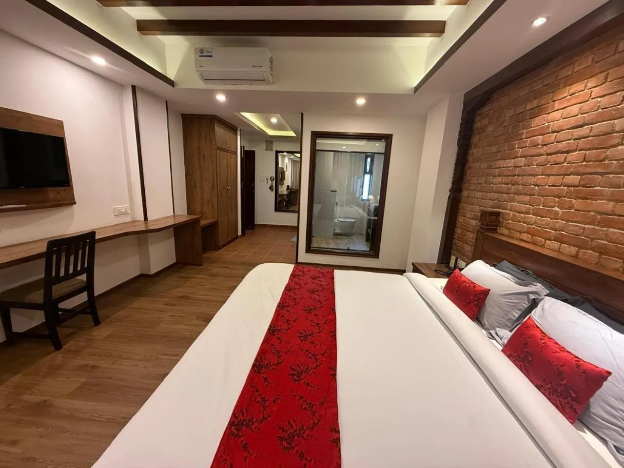 Bedroom, Bed in Ambassador Garden Home