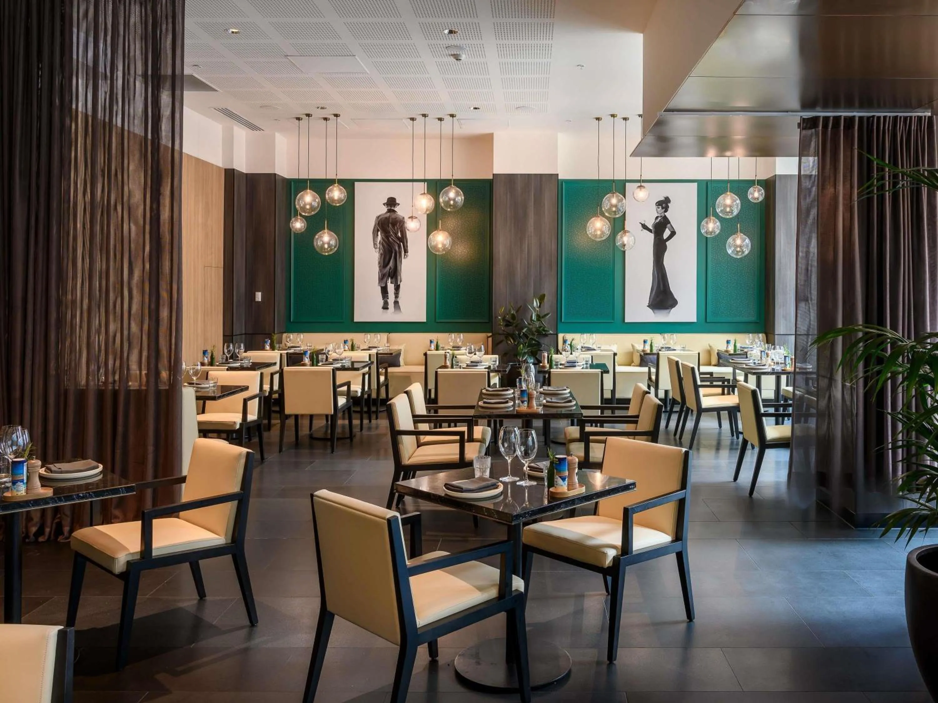 Restaurant/places to eat in Novotel Melbourne Central