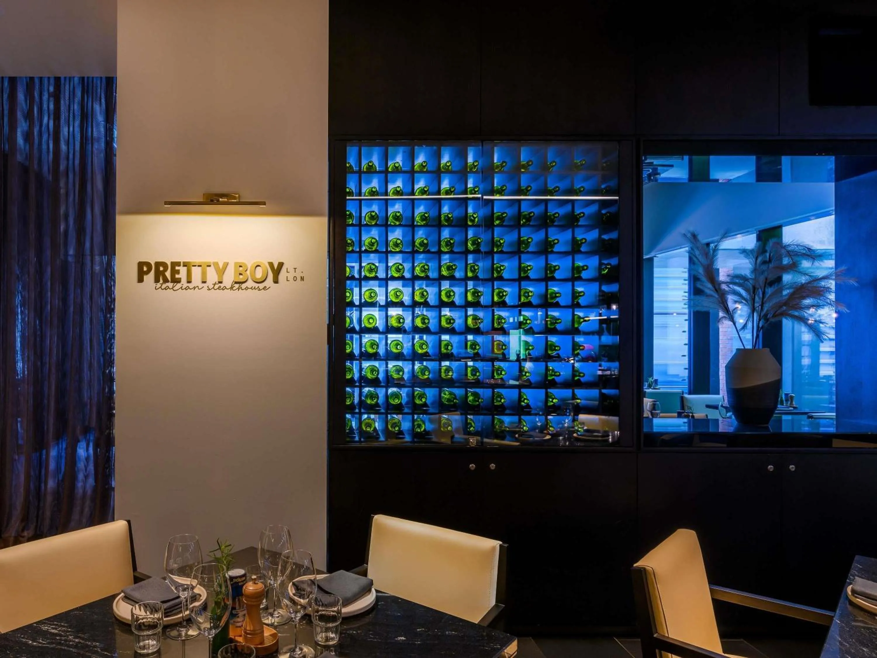 Restaurant/places to eat in Novotel Melbourne Central