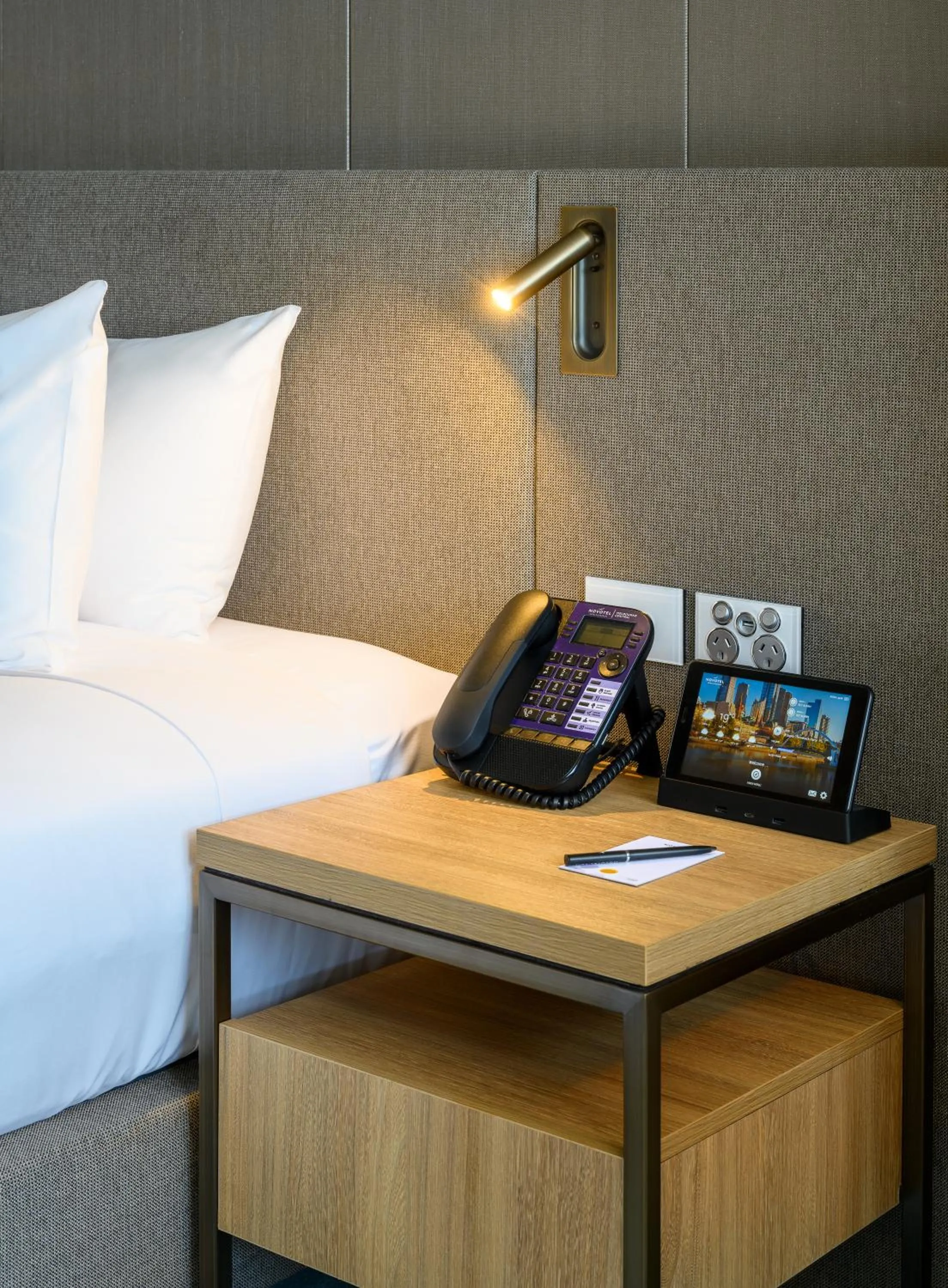 Business facilities, Bed in Novotel Melbourne Central